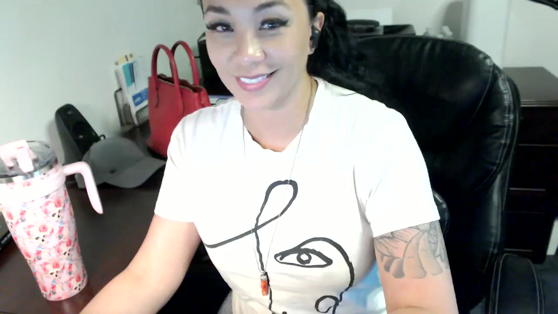 Gallery image thumbnail from MickaylaMoon's myfreecams stream on, 06/12/2024, 18:20 image 4 of 20