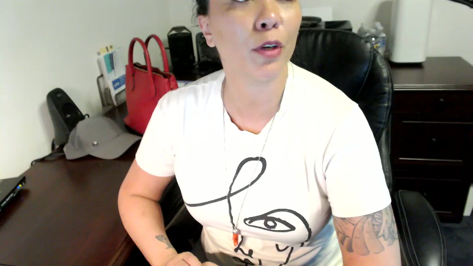 Gallery image thumbnail from MickaylaMoon's myfreecams stream on, 06/12/2024, 18:20 image 13 of 20