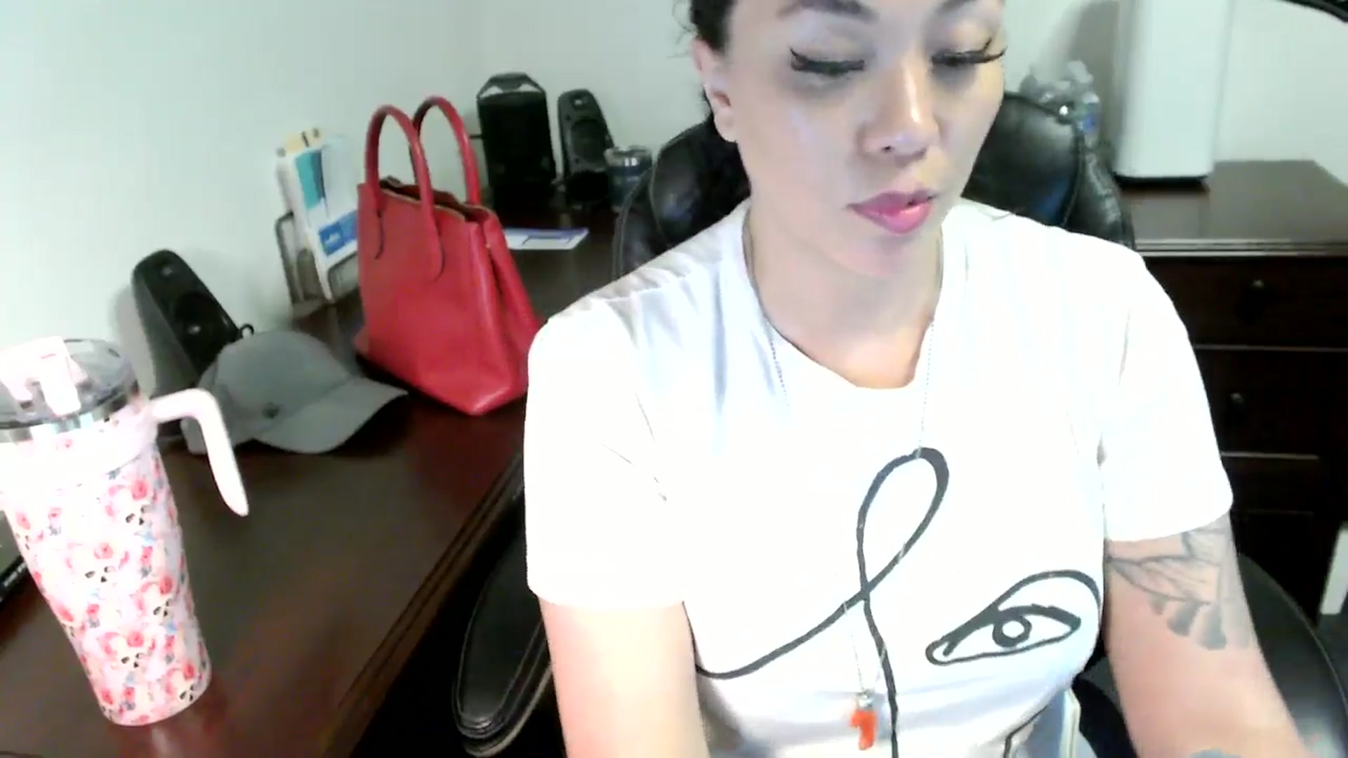 Gallery image thumbnail from MickaylaMoon's myfreecams stream on, 06/12/2024, 18:20 image 7 of 20