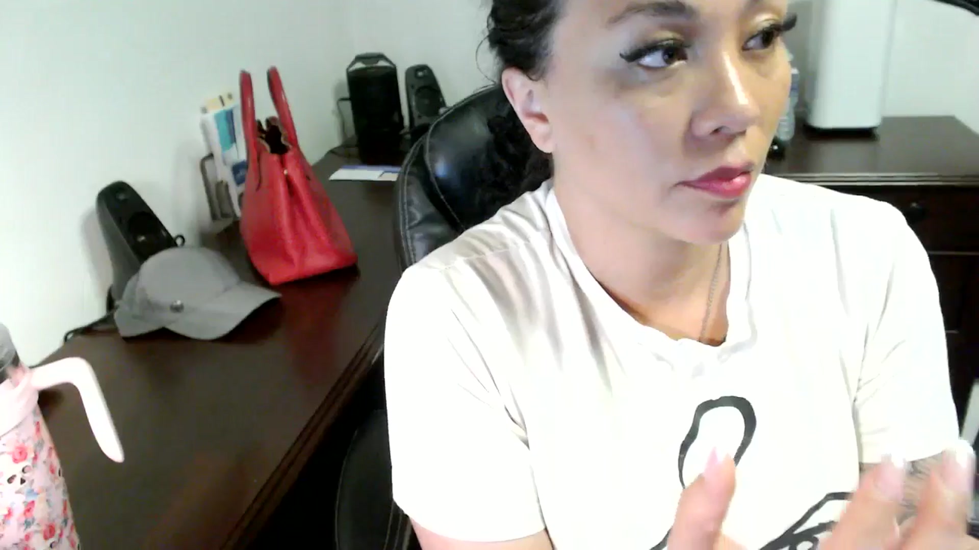 Gallery image thumbnail from MickaylaMoon's myfreecams stream on, 06/12/2024, 20:41 image 15 of 20