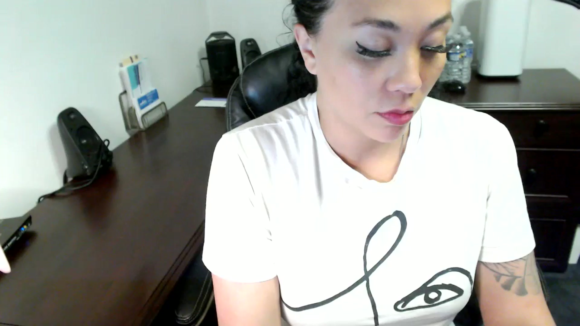 Gallery image thumbnail from MickaylaMoon's myfreecams stream on, 06/12/2024, 20:41 image 20 of 20