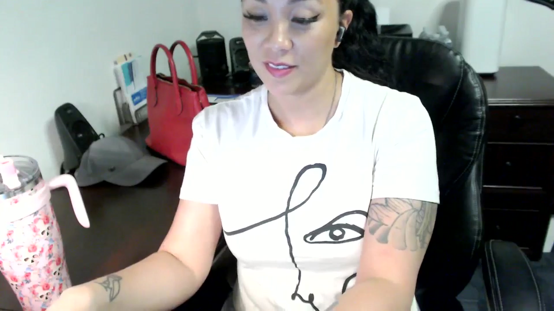 Gallery image thumbnail from MickaylaMoon's myfreecams stream on, 06/12/2024, 20:41 image 6 of 20