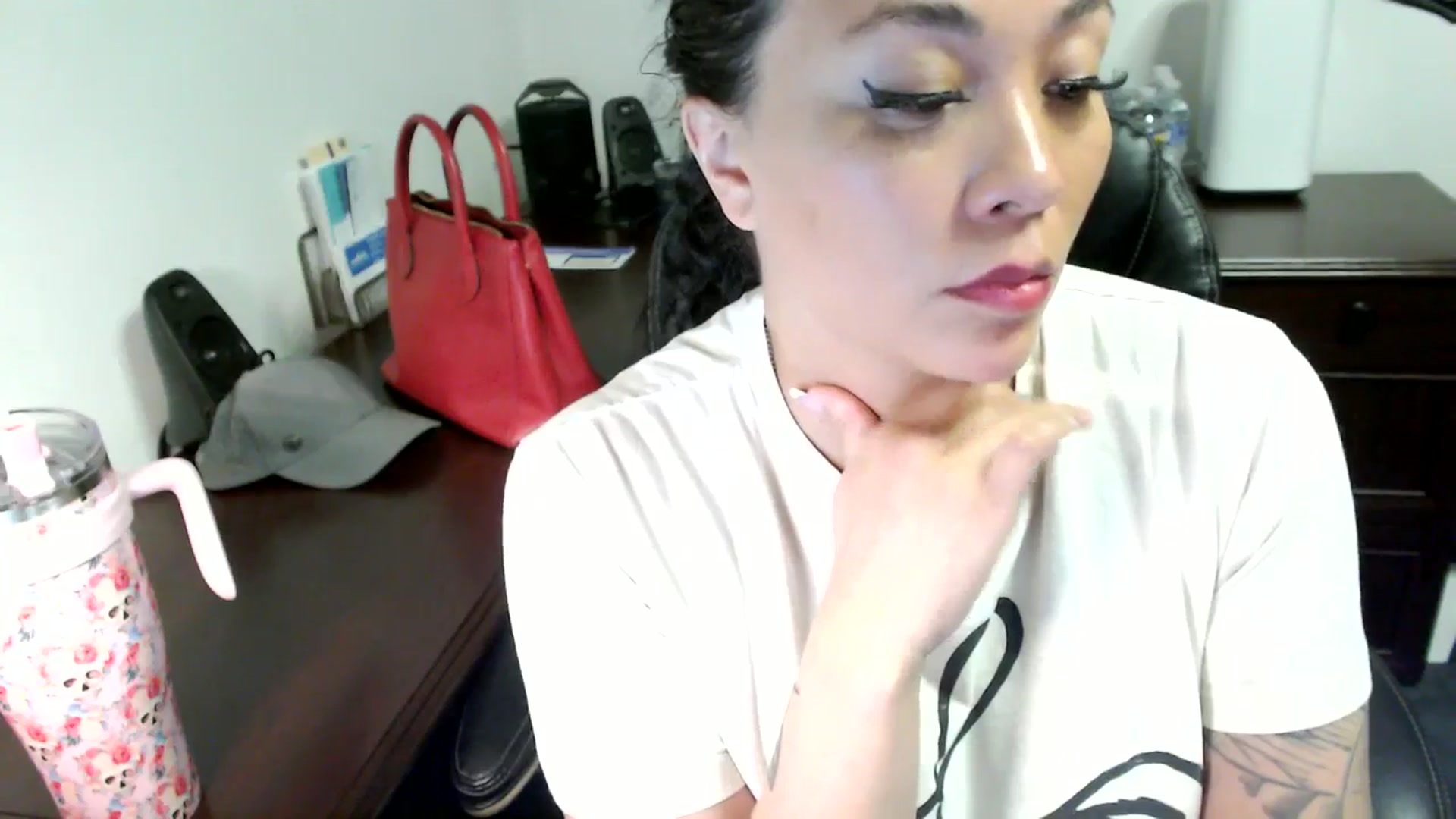 Gallery image thumbnail from MickaylaMoon's myfreecams stream on, 06/12/2024, 20:41 image 7 of 20
