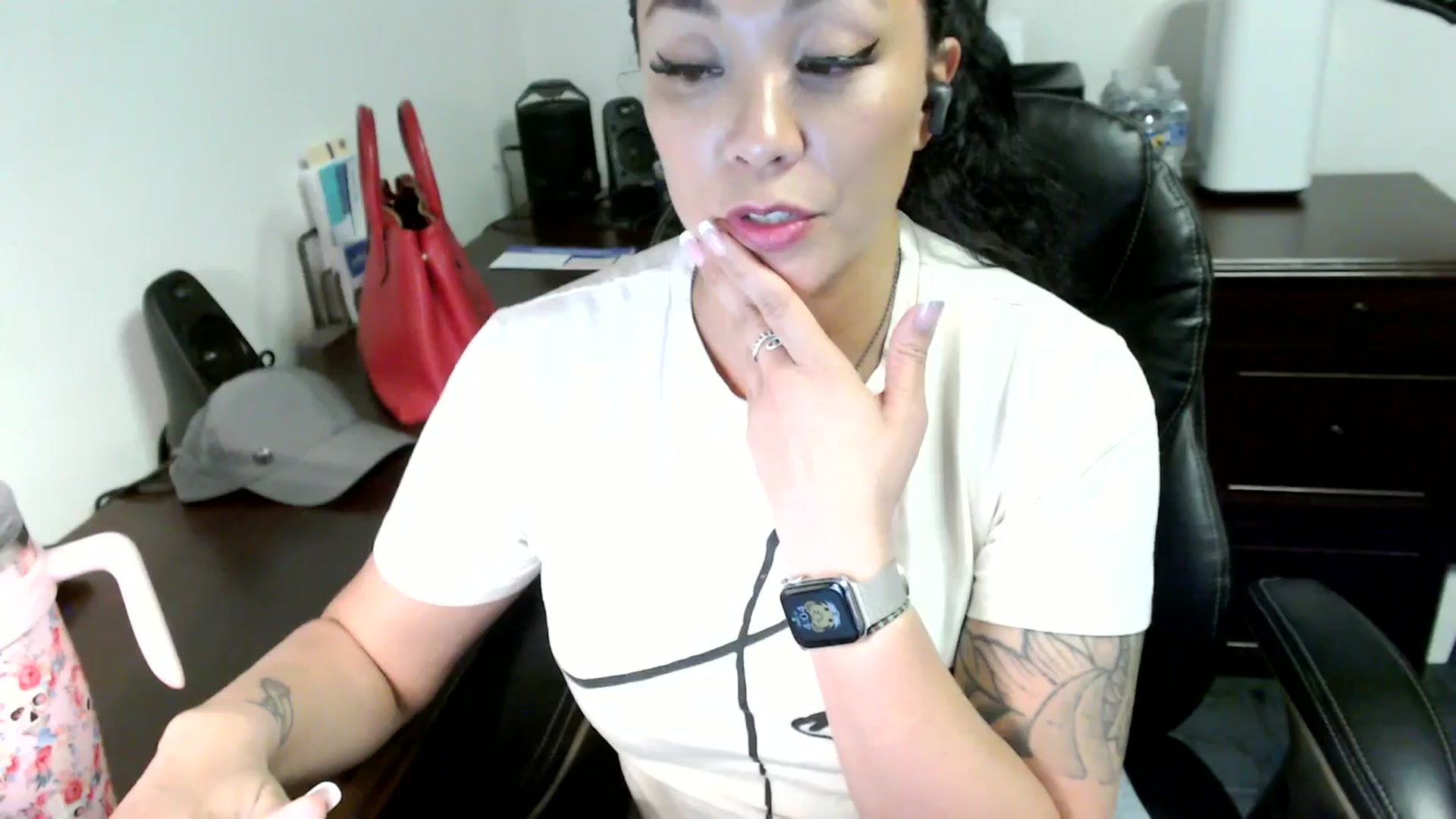 Gallery image thumbnail from MickaylaMoon's myfreecams stream on, 06/12/2024, 20:41 image 16 of 20