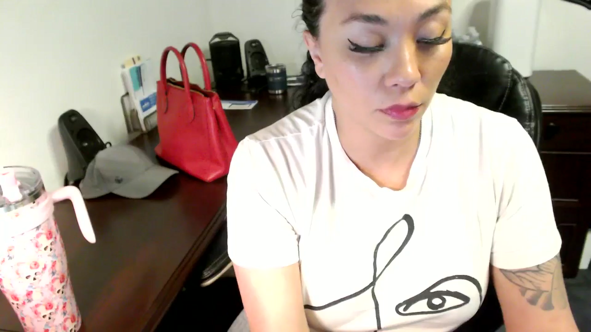 Gallery image thumbnail from MickaylaMoon's myfreecams stream on, 06/12/2024, 20:41 image 5 of 20