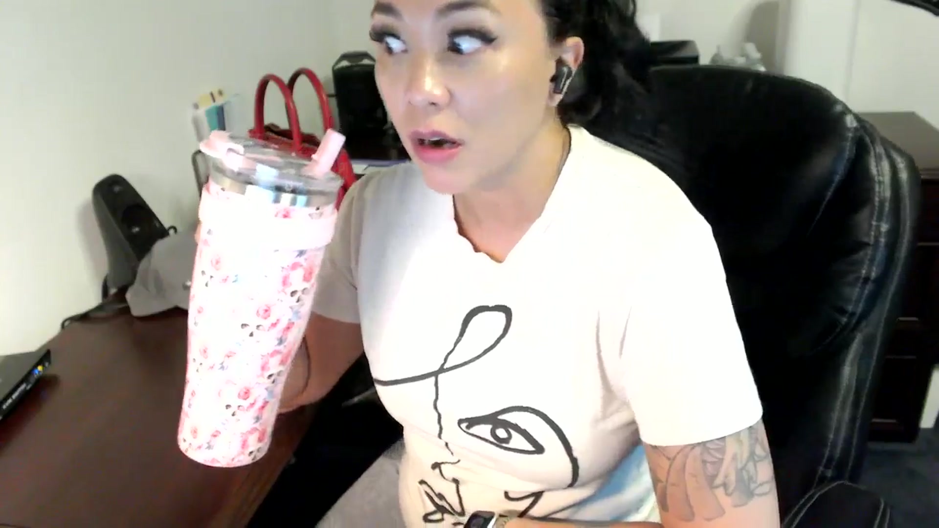 Gallery image thumbnail from MickaylaMoon's myfreecams stream on, 06/12/2024, 20:41 image 3 of 20