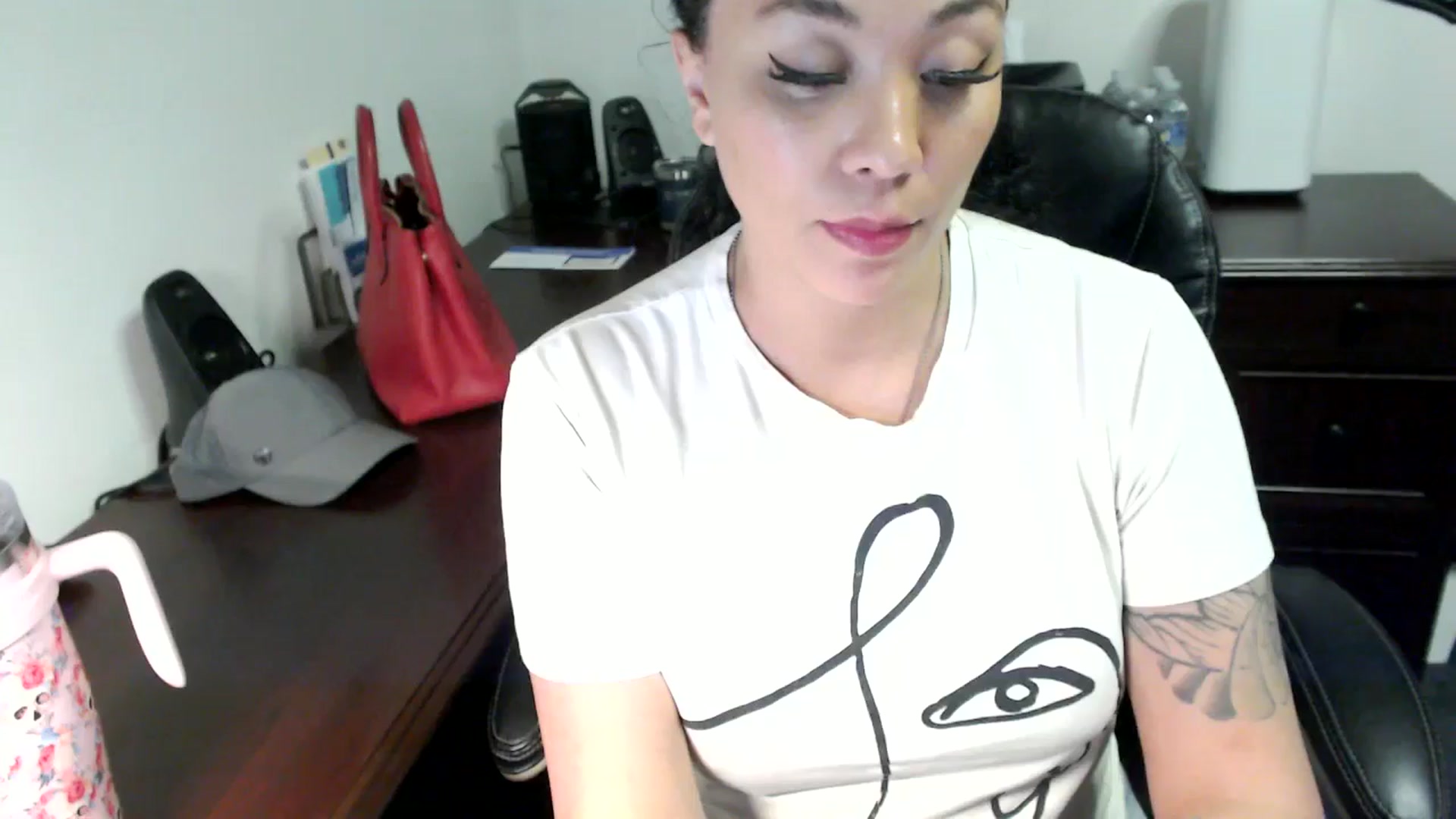 Gallery image thumbnail from MickaylaMoon's myfreecams stream on, 06/12/2024, 20:41 image 12 of 20