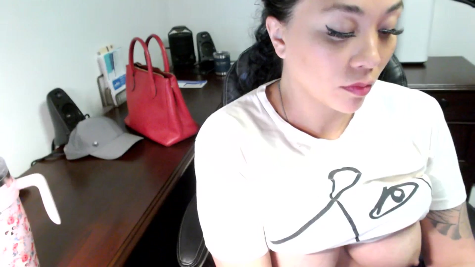 Gallery image thumbnail from MickaylaMoon's myfreecams stream on, 06/12/2024, 20:41 image 10 of 20