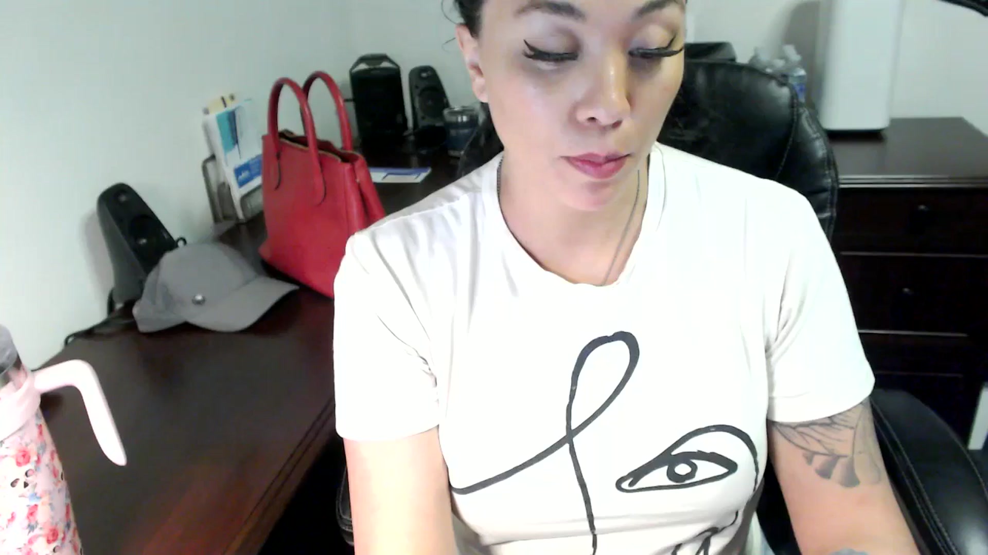 Gallery image thumbnail from MickaylaMoon's myfreecams stream on, 06/12/2024, 20:41 image 11 of 20