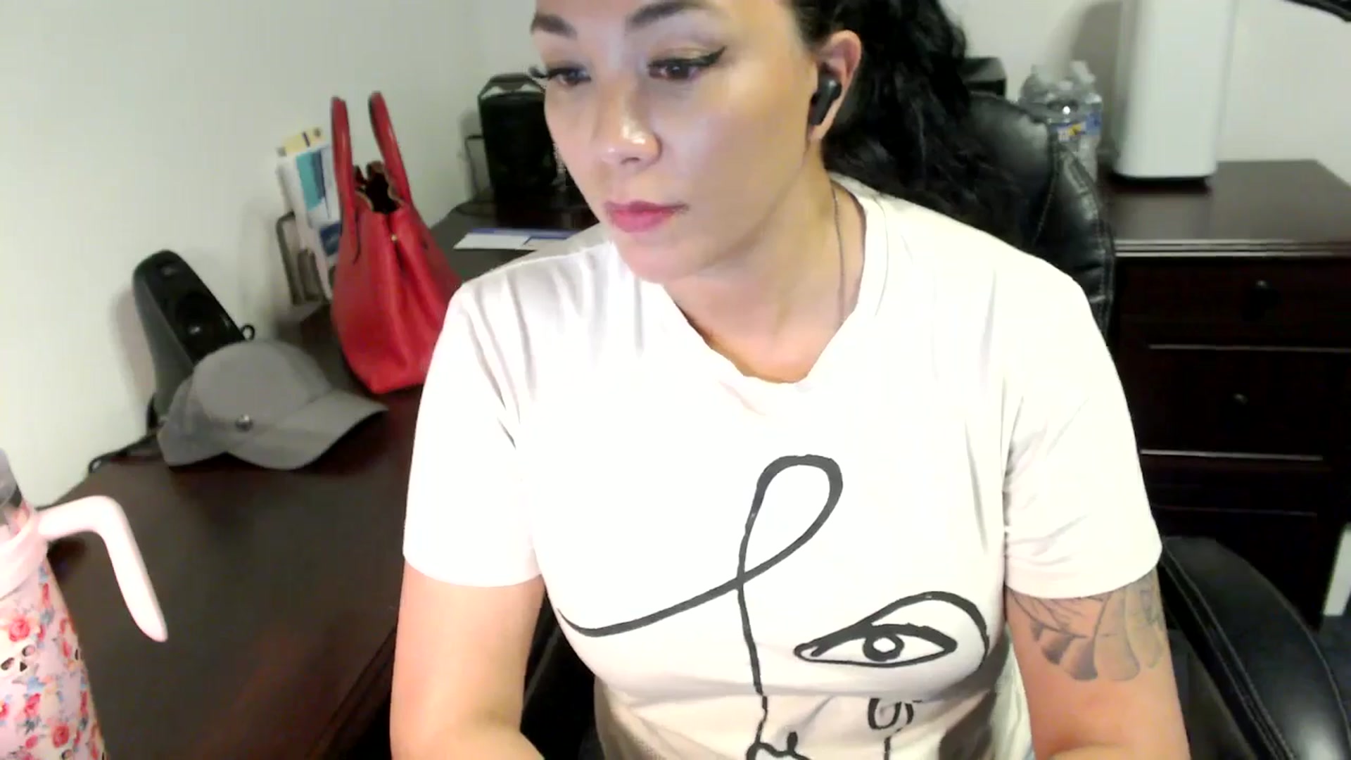 Gallery image thumbnail from MickaylaMoon's myfreecams stream on, 06/12/2024, 20:41 image 17 of 20