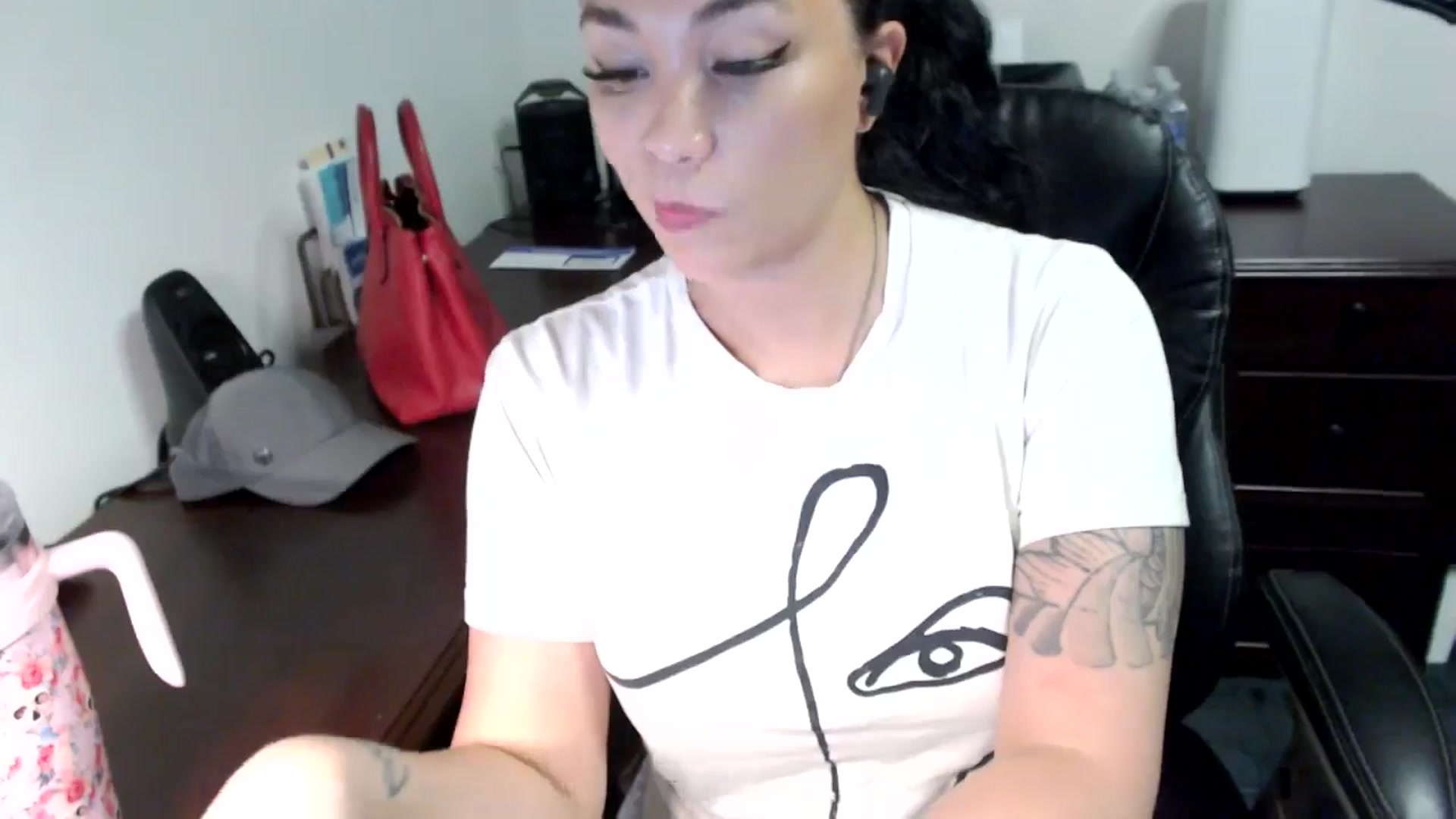 Gallery image thumbnail from MickaylaMoon's myfreecams stream on, 06/12/2024, 20:41 image 14 of 20