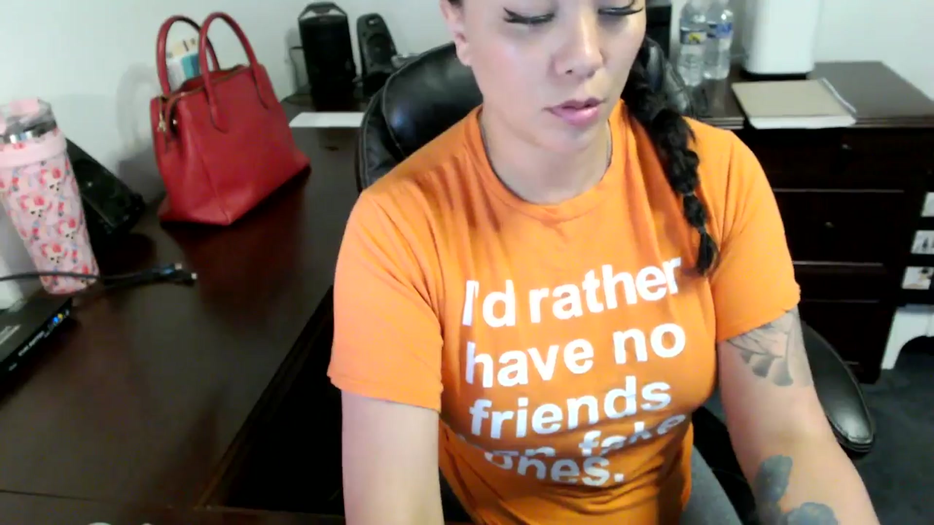 Gallery image thumbnail from MickaylaMoon's myfreecams stream on, 06/13/2024, 14:58 image 4 of 20