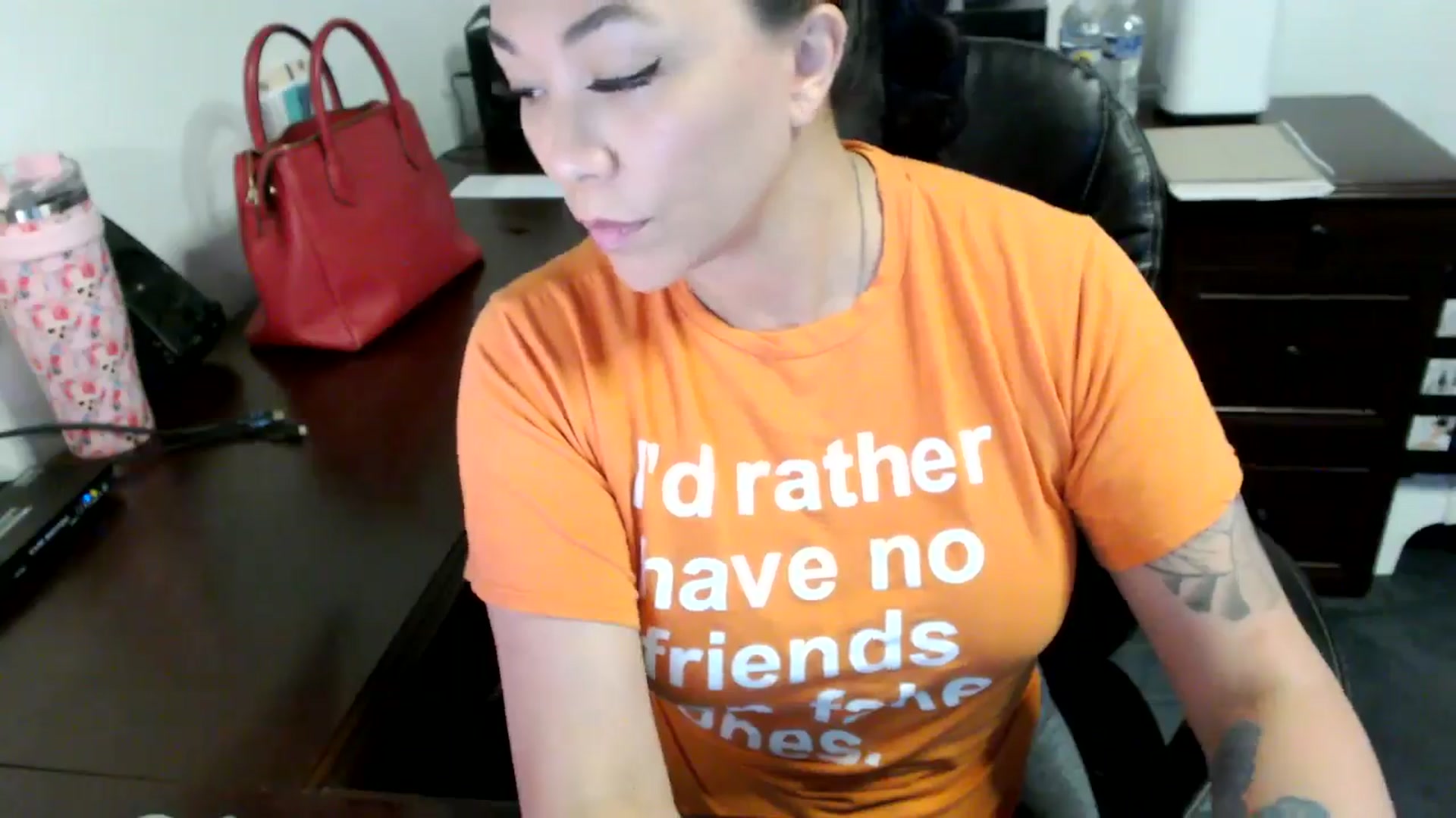 Gallery image thumbnail from MickaylaMoon's myfreecams stream on, 06/13/2024, 14:58 image 3 of 20