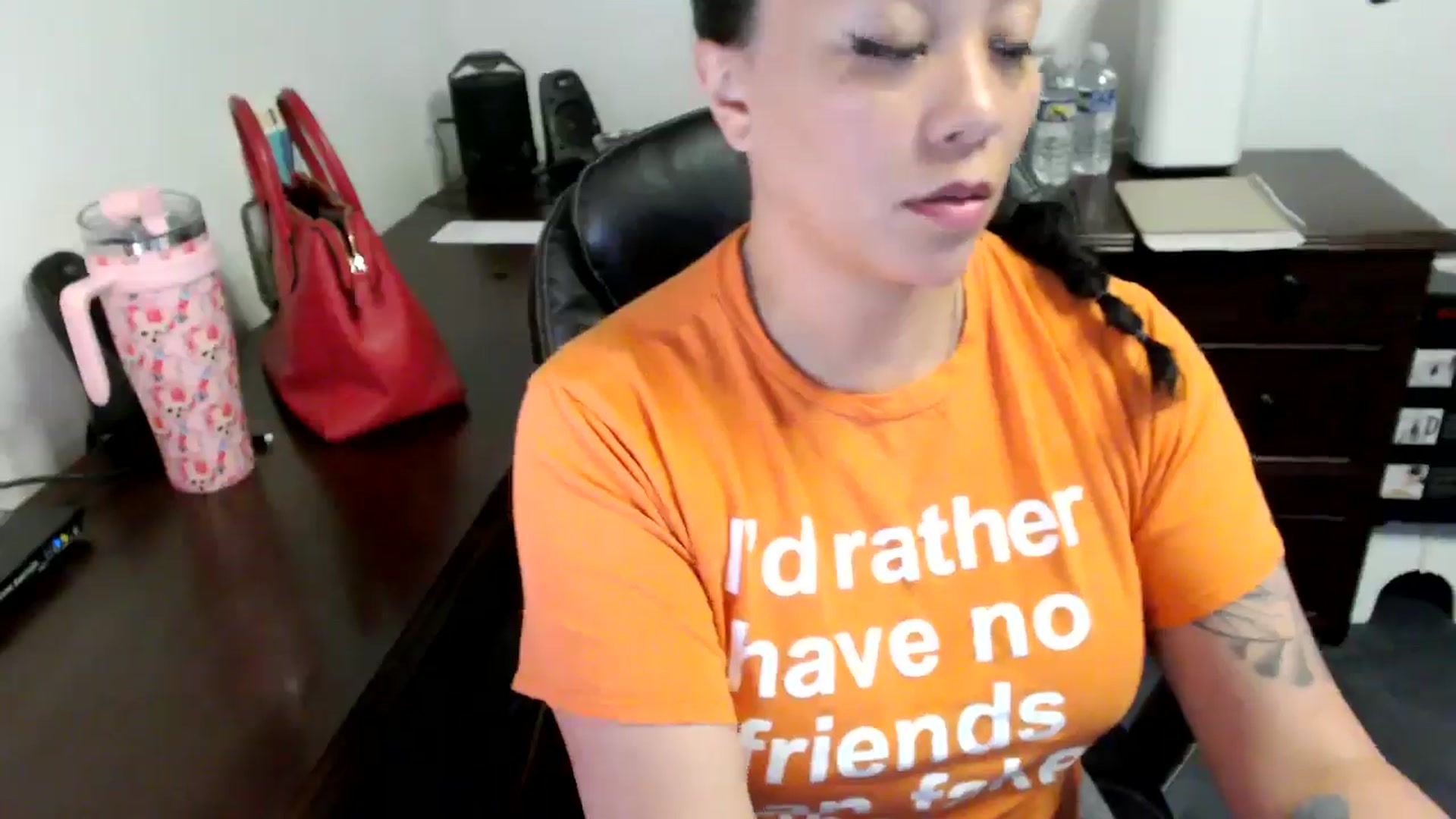 Gallery image thumbnail from MickaylaMoon's myfreecams stream on, 06/13/2024, 14:58 image 12 of 20