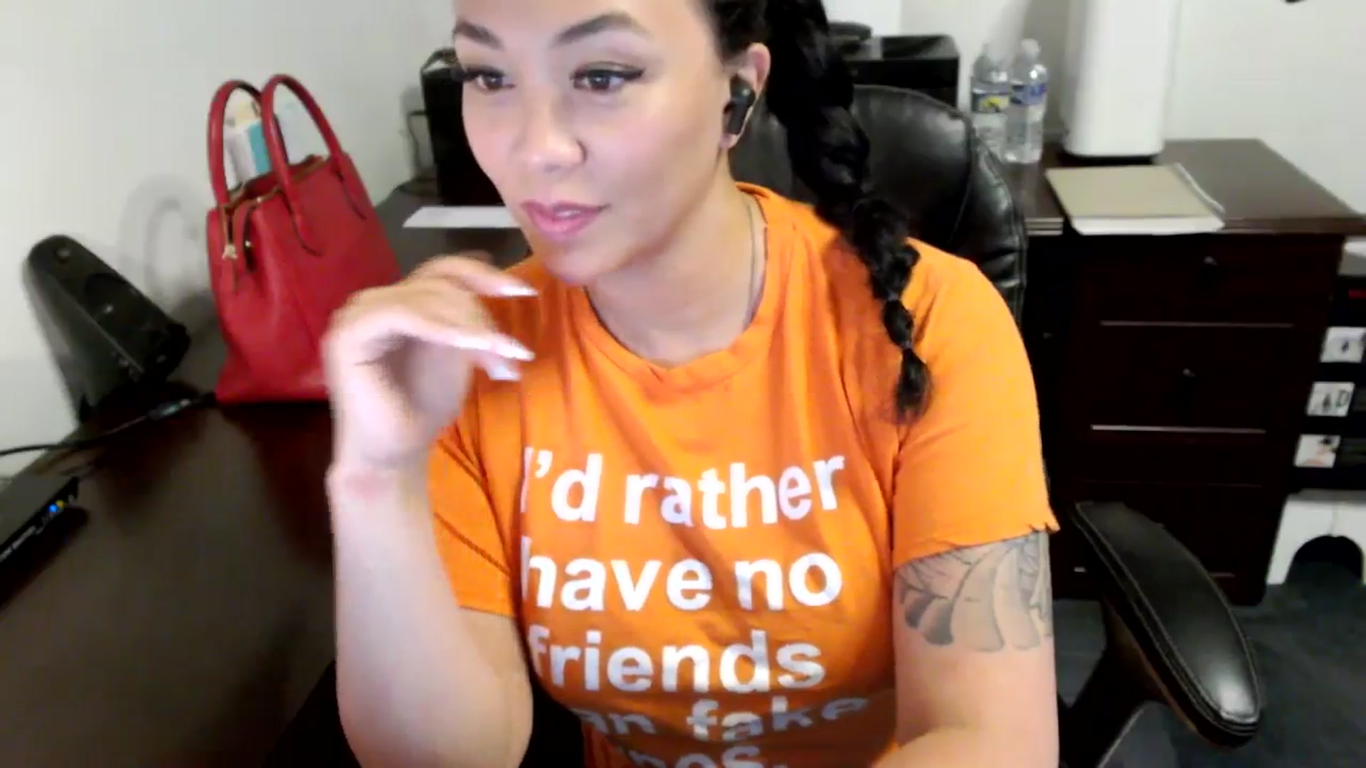 Gallery image thumbnail from MickaylaMoon's myfreecams stream on, 06/13/2024, 15:30 image 17 of 20