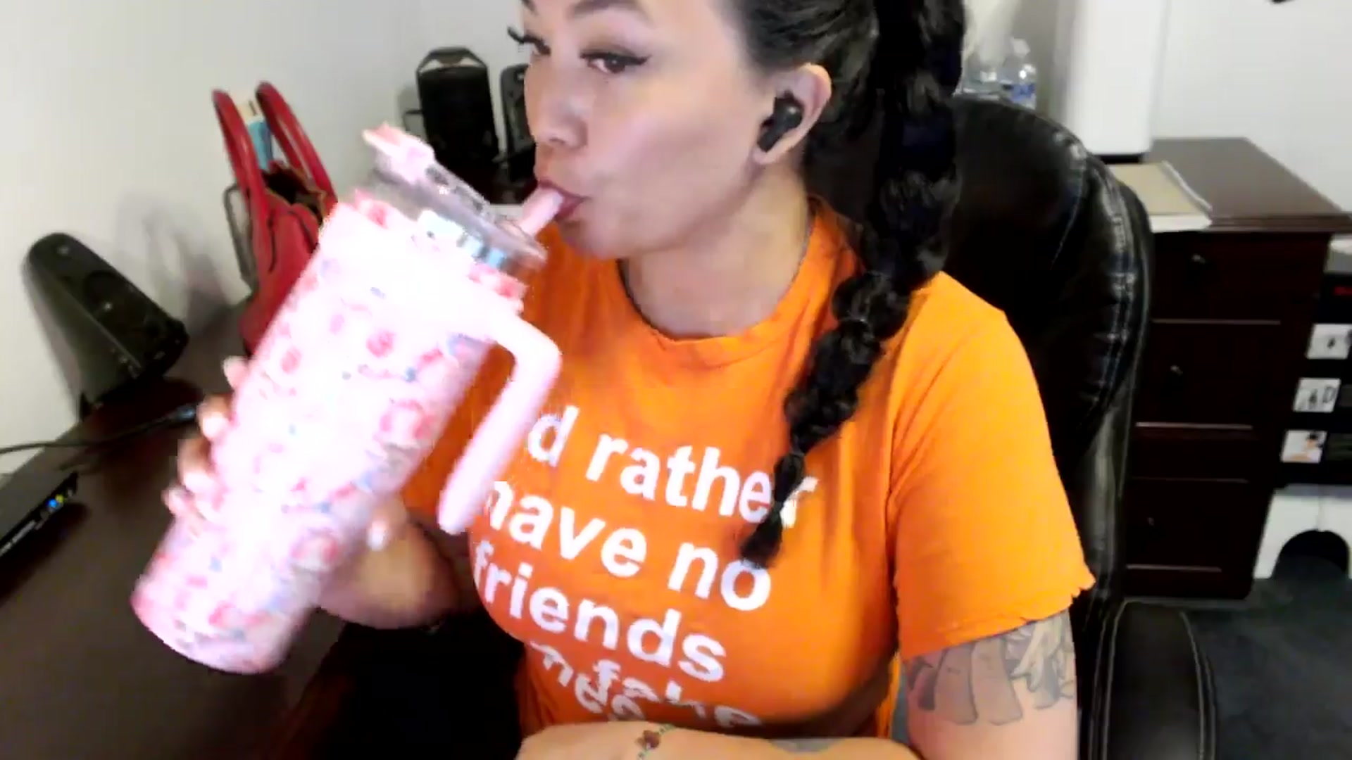 Gallery image thumbnail from MickaylaMoon's myfreecams stream on, 06/13/2024, 15:30 image 8 of 20