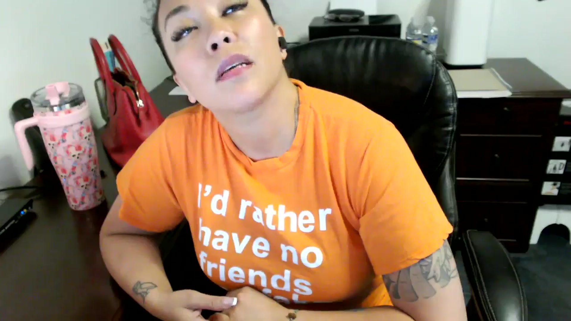 Gallery image thumbnail from MickaylaMoon's myfreecams stream on, 06/13/2024, 15:30 image 13 of 20