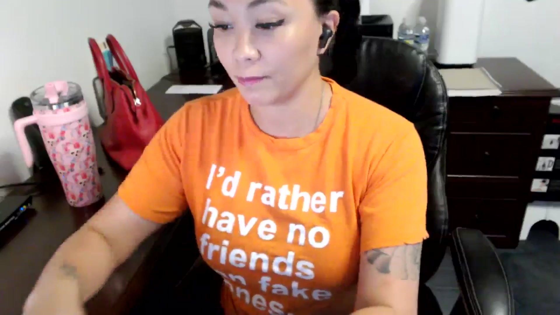 Gallery image thumbnail from MickaylaMoon's myfreecams stream on, 06/13/2024, 15:30 image 12 of 20