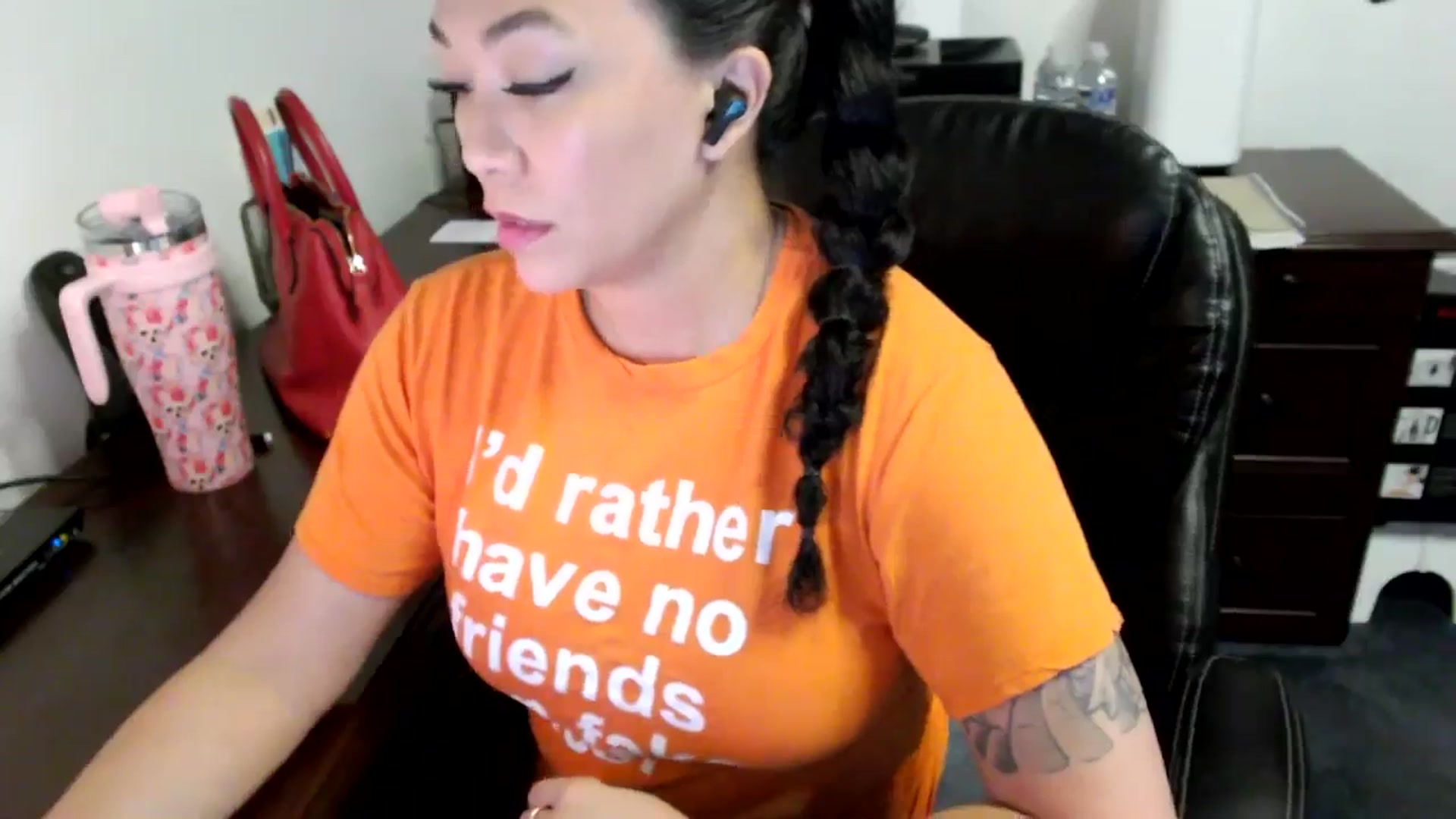Gallery image thumbnail from MickaylaMoon's myfreecams stream on, 06/13/2024, 15:30 image 7 of 20