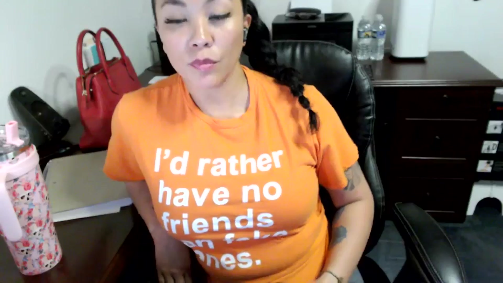 Gallery image thumbnail from MickaylaMoon's myfreecams stream on, 06/13/2024, 18:34 image 6 of 20