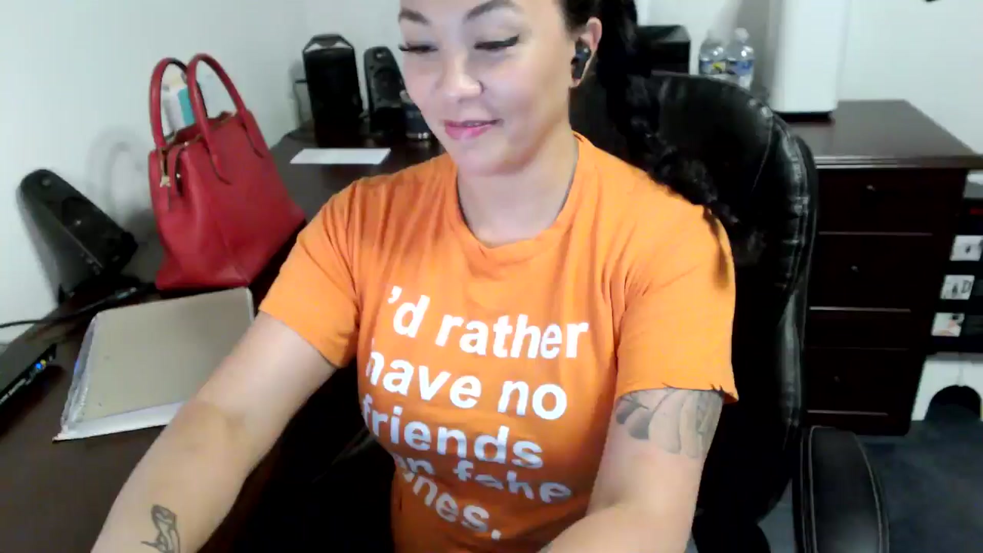Gallery image thumbnail from MickaylaMoon's myfreecams stream on, 06/13/2024, 18:34 image 1 of 20