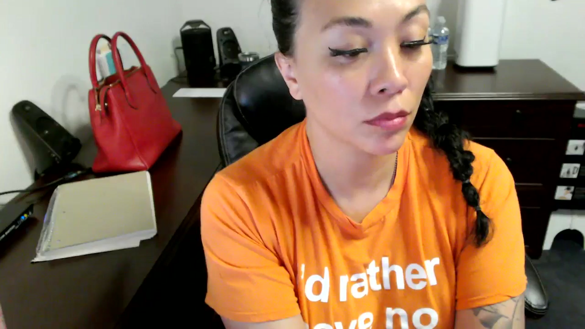 Gallery image thumbnail from MickaylaMoon's myfreecams stream on, 06/13/2024, 18:34 image 4 of 20
