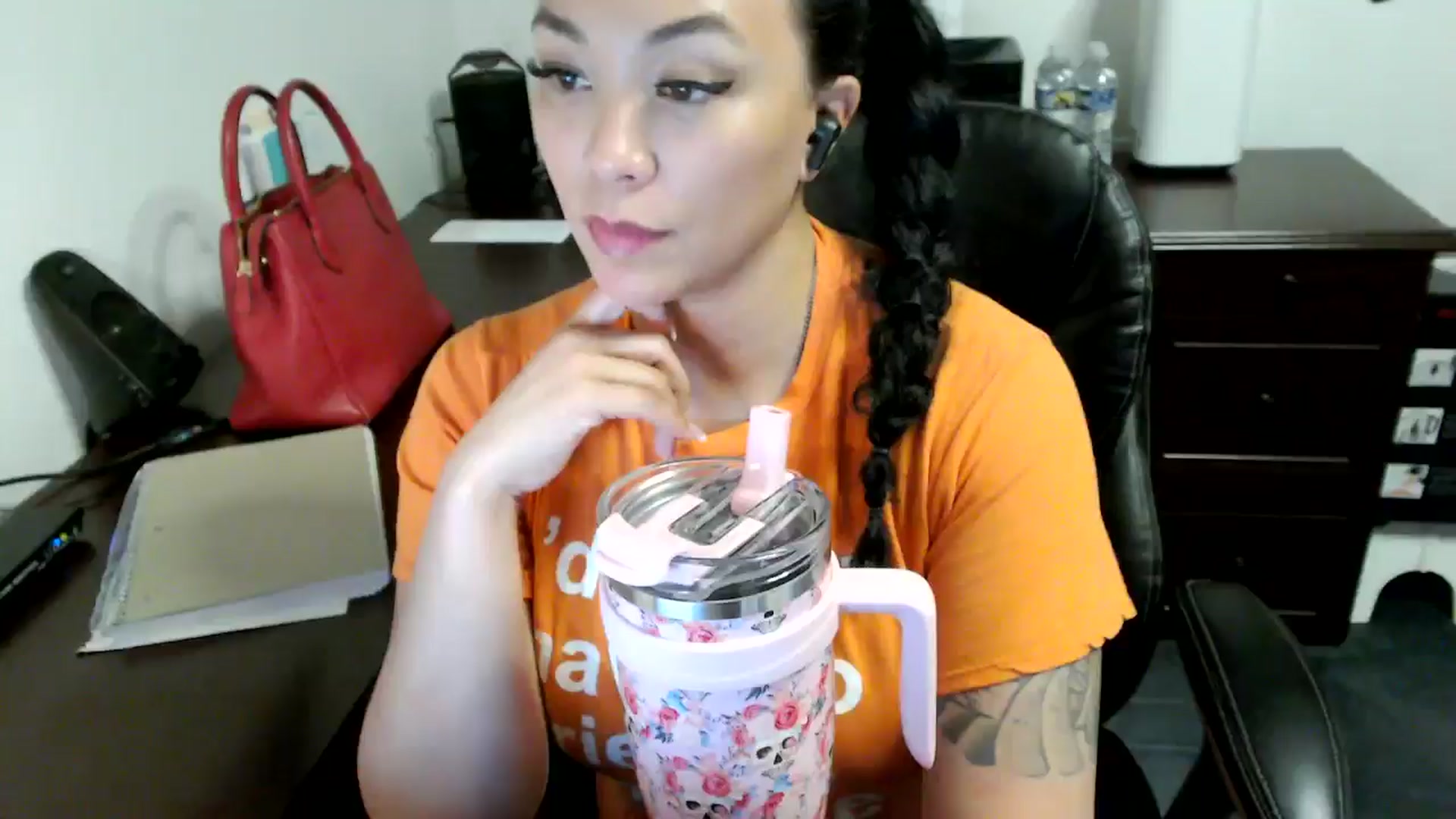 Gallery image thumbnail from MickaylaMoon's myfreecams stream on, 06/13/2024, 18:34 image 3 of 20