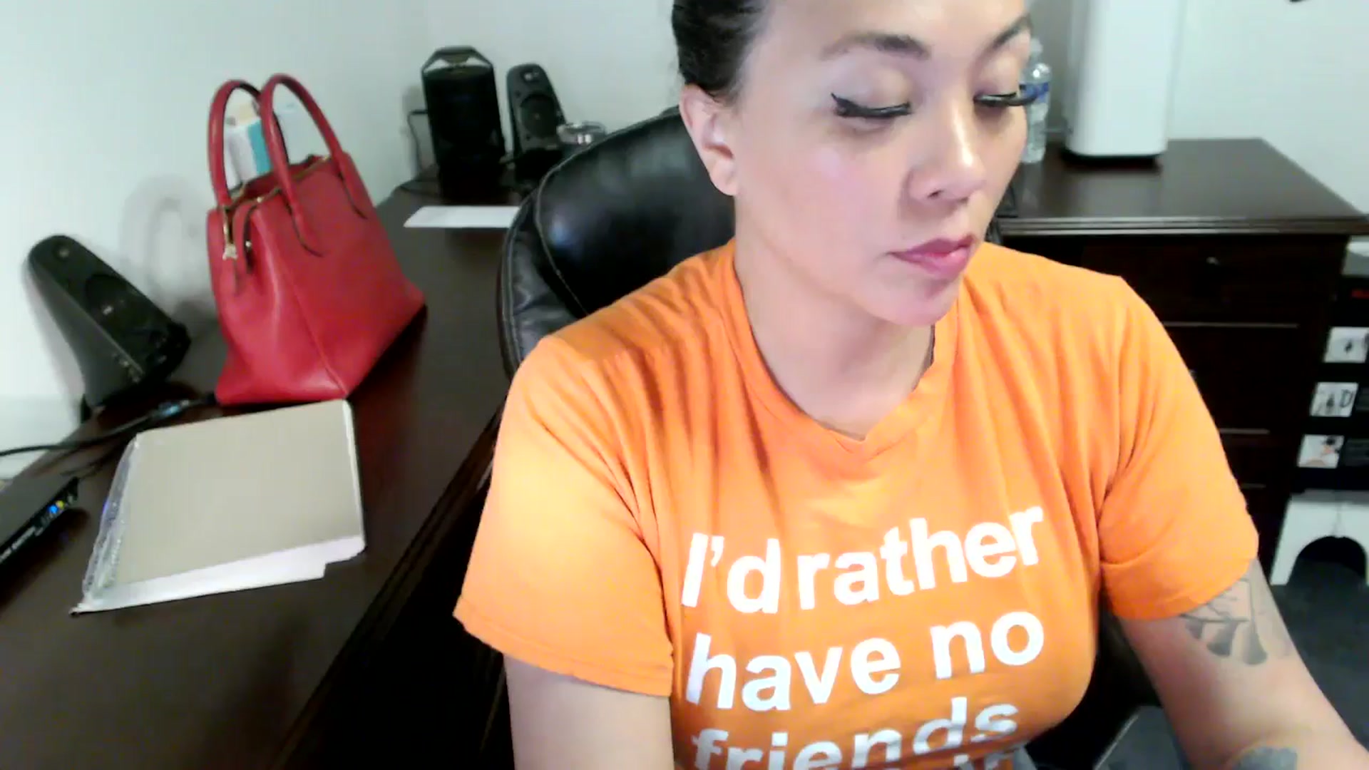 Gallery image thumbnail from MickaylaMoon's myfreecams stream on, 06/13/2024, 18:34 image 15 of 20