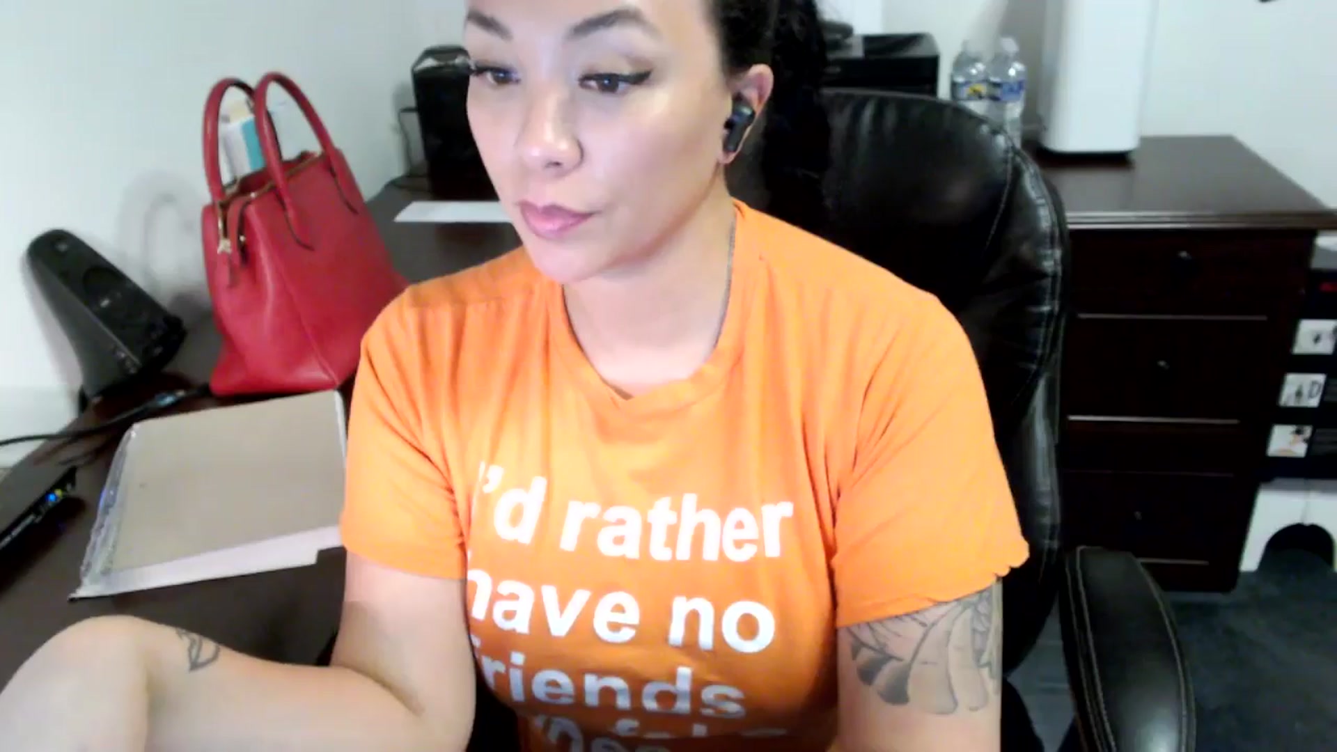 Gallery image thumbnail from MickaylaMoon's myfreecams stream on, 06/13/2024, 18:34 image 17 of 20