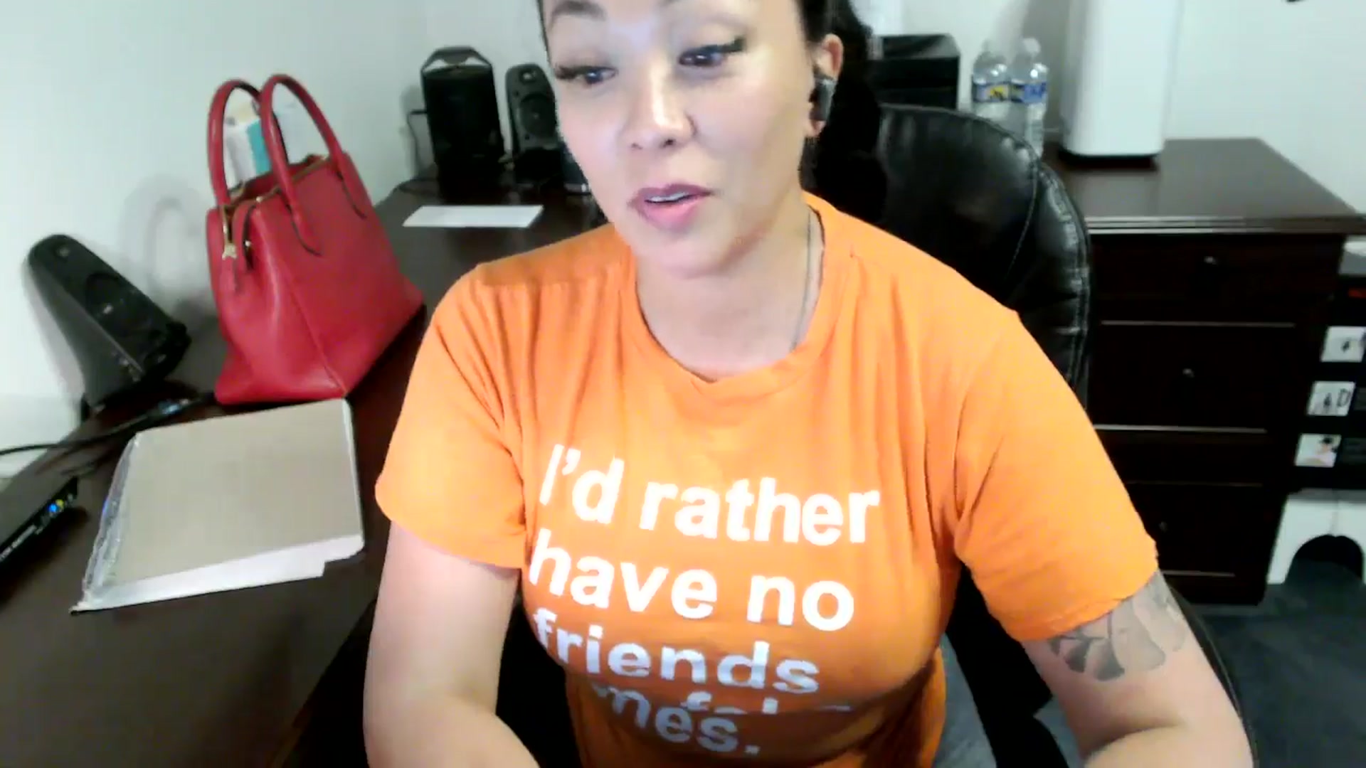 Gallery image thumbnail from MickaylaMoon's myfreecams stream on, 06/13/2024, 18:34 image 13 of 20