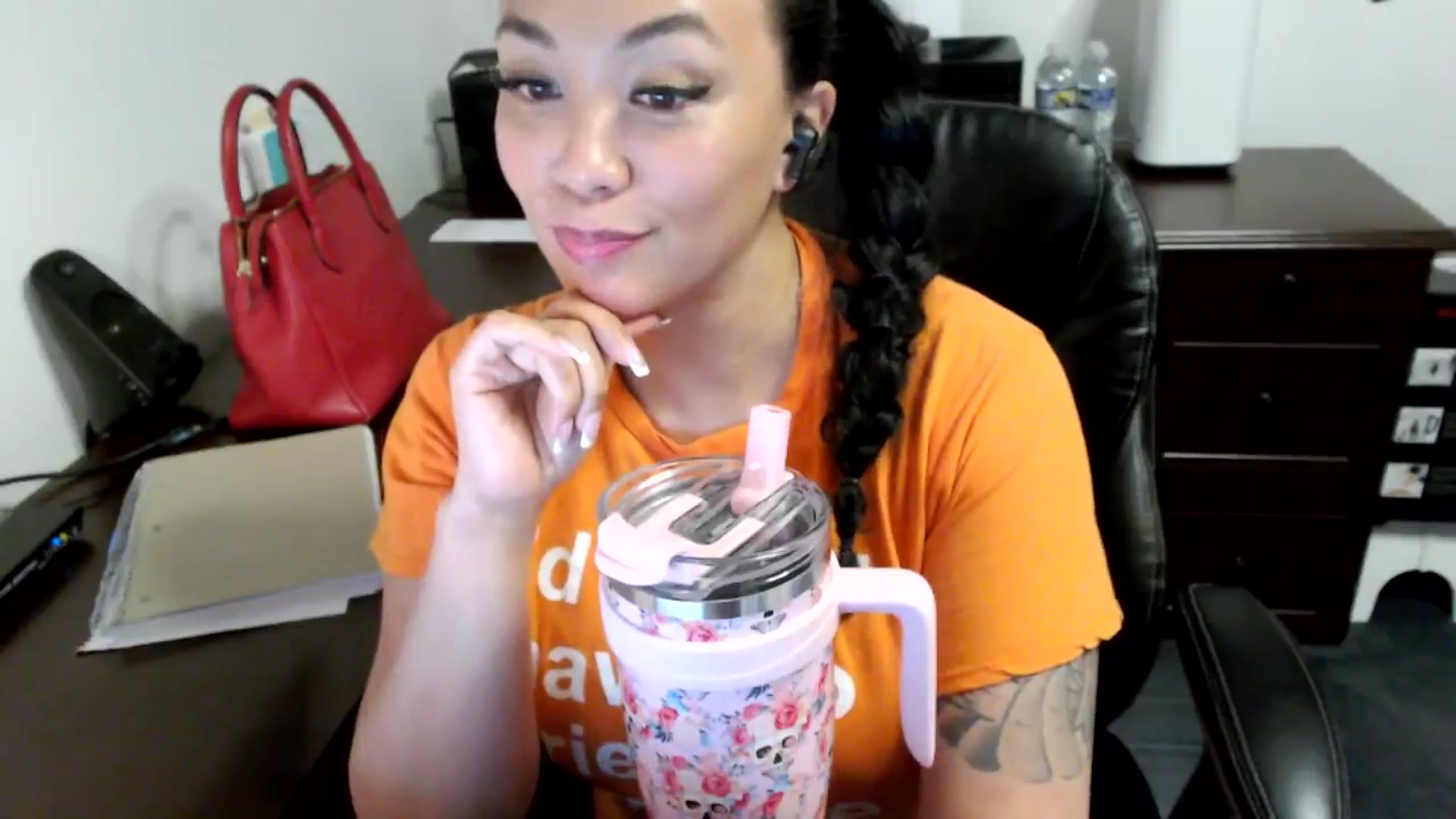 Gallery image thumbnail from MickaylaMoon's myfreecams stream on, 06/13/2024, 18:34 image 2 of 20