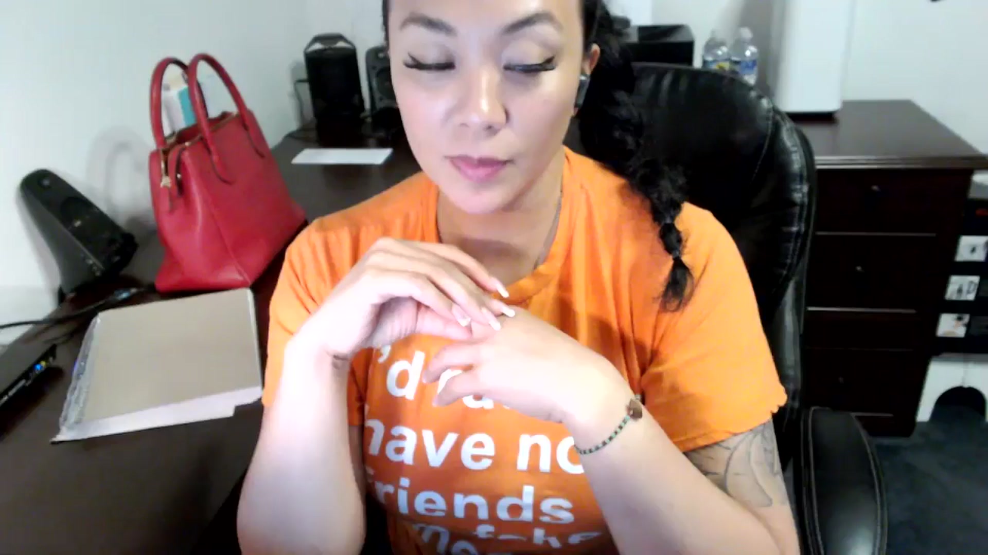 Gallery image thumbnail from MickaylaMoon's myfreecams stream on, 06/13/2024, 18:34 image 11 of 20