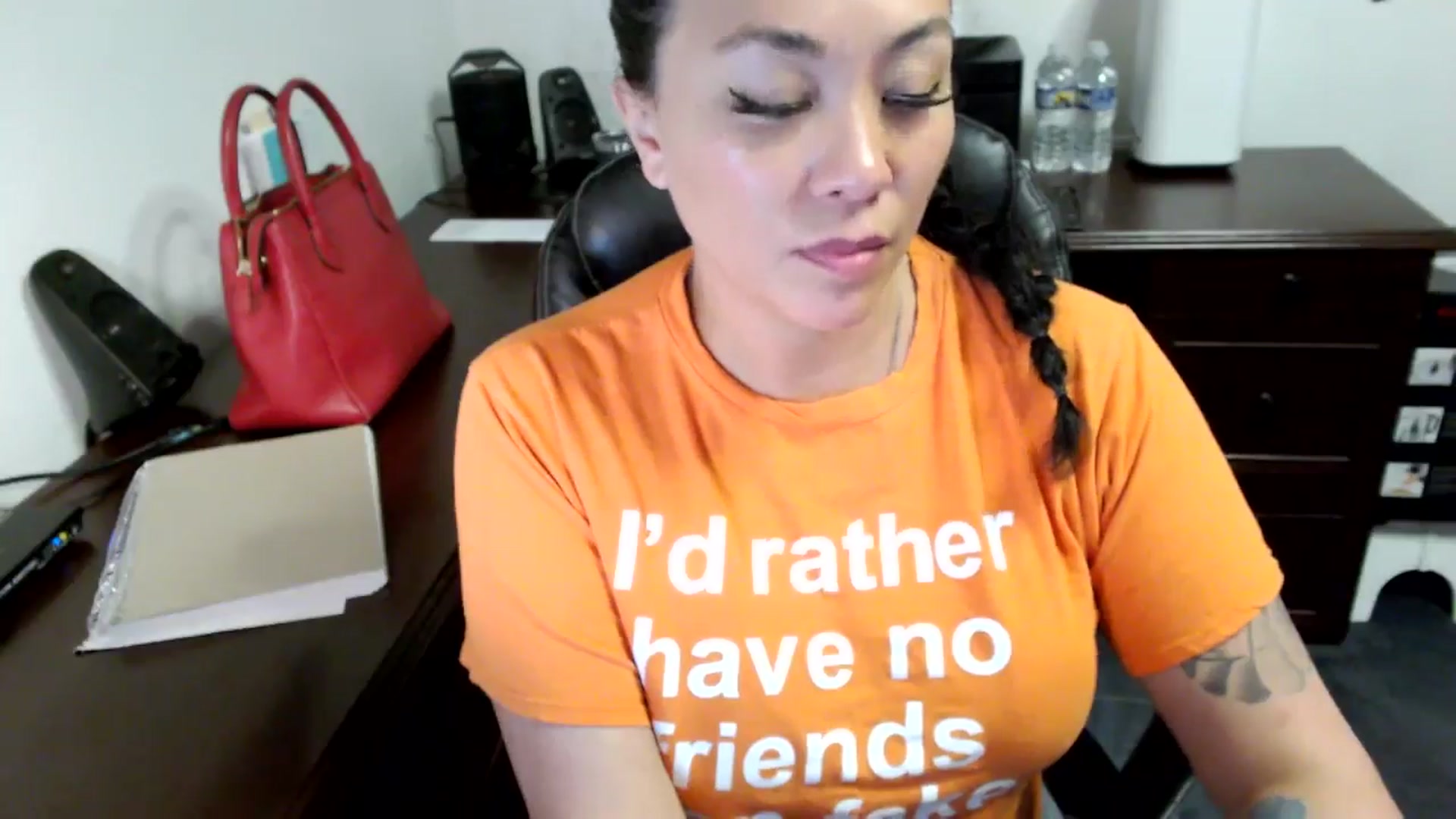 Gallery image thumbnail from MickaylaMoon's myfreecams stream on, 06/13/2024, 19:11 image 20 of 20