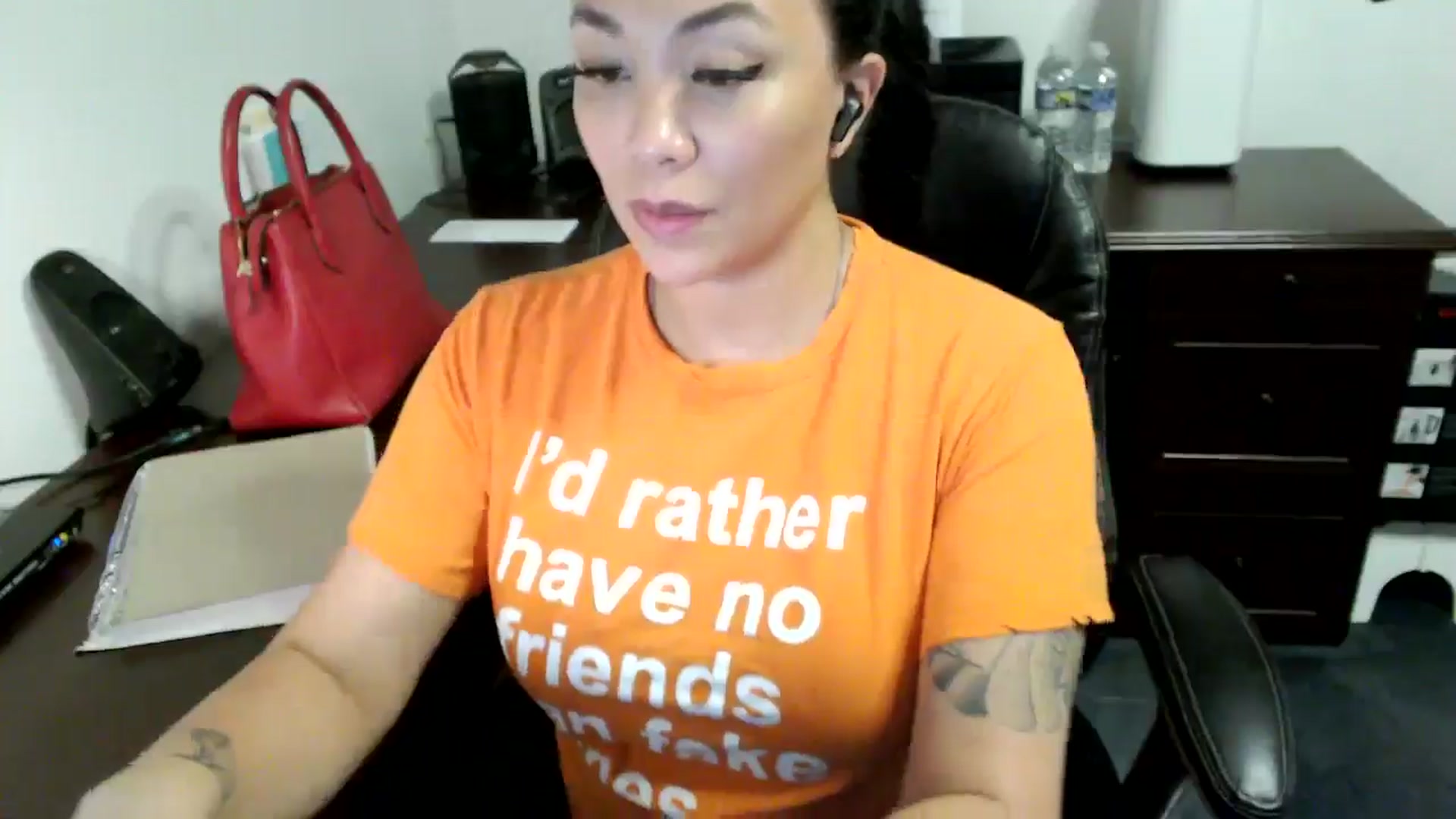 Gallery image thumbnail from MickaylaMoon's myfreecams stream on, 06/13/2024, 19:11 image 14 of 20