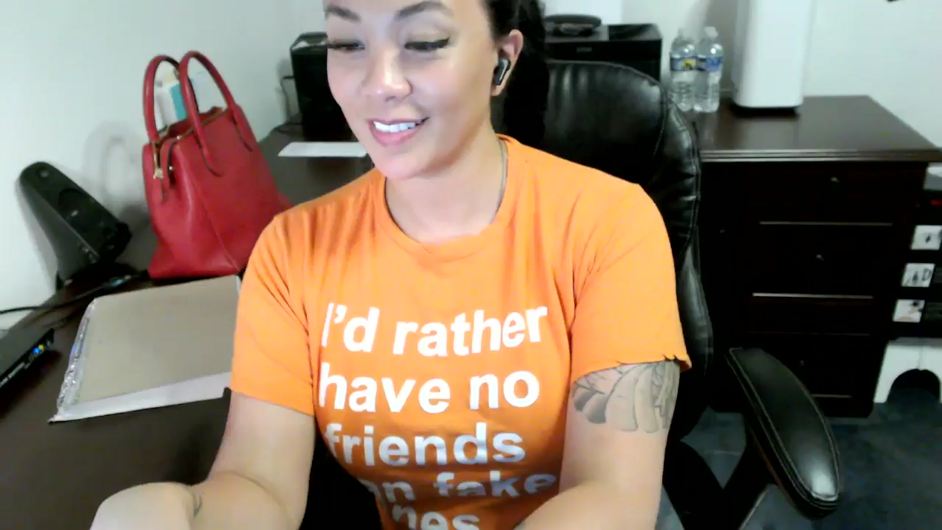 Gallery image thumbnail from MickaylaMoon's myfreecams stream on, 06/13/2024, 19:11 image 17 of 20