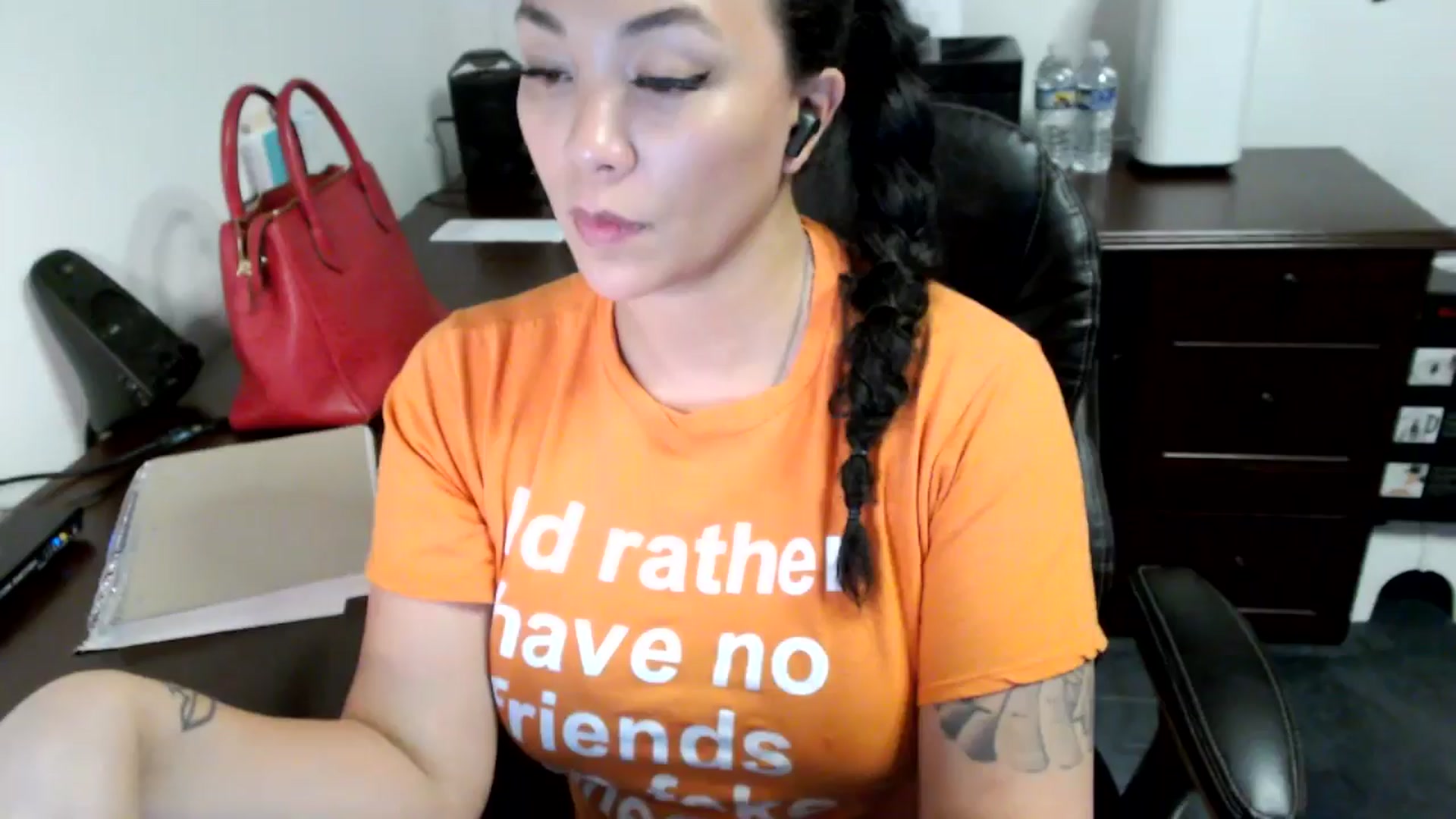 Gallery image thumbnail from MickaylaMoon's myfreecams stream on, 06/13/2024, 19:11 image 18 of 20