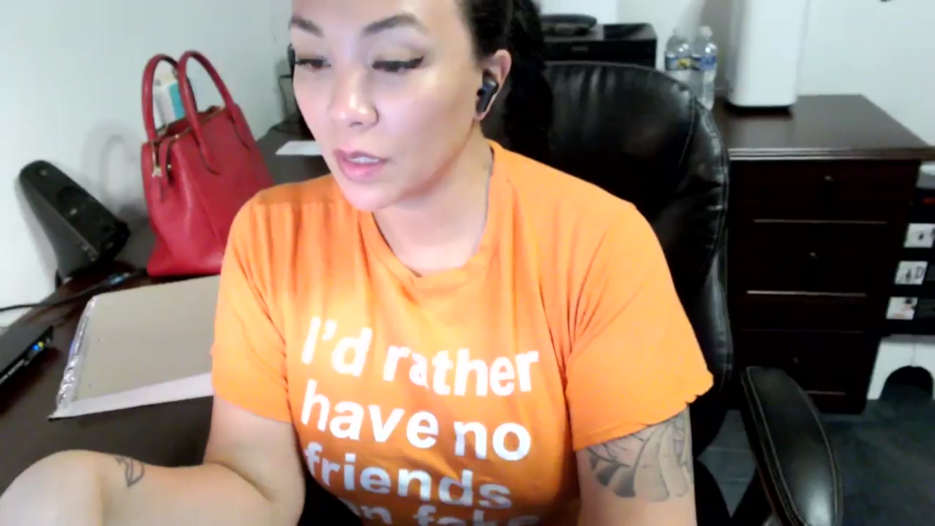 Gallery image thumbnail from MickaylaMoon's myfreecams stream on, 06/13/2024, 19:11 image 7 of 20