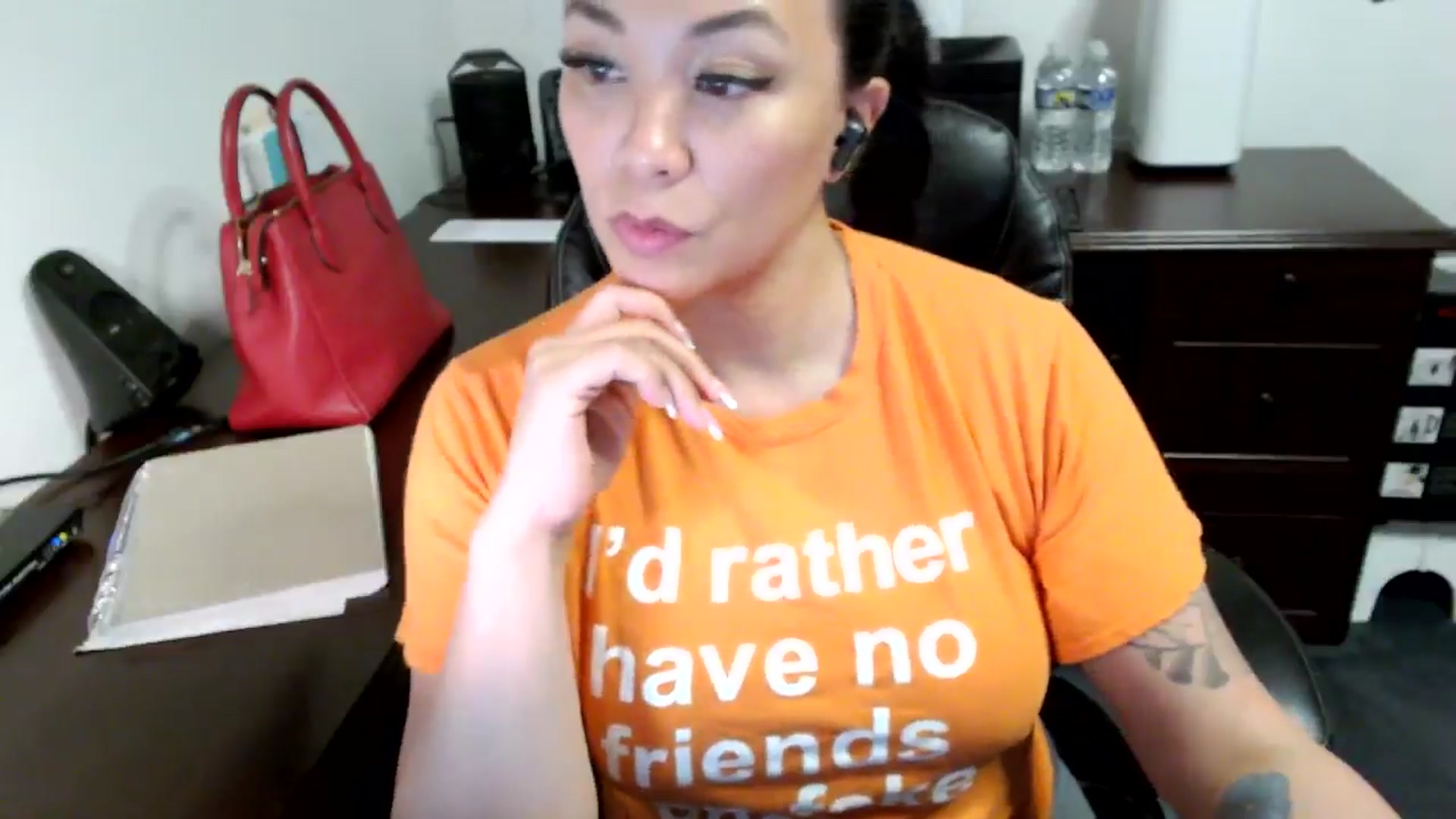 Gallery image thumbnail from MickaylaMoon's myfreecams stream on, 06/13/2024, 19:11 image 6 of 20