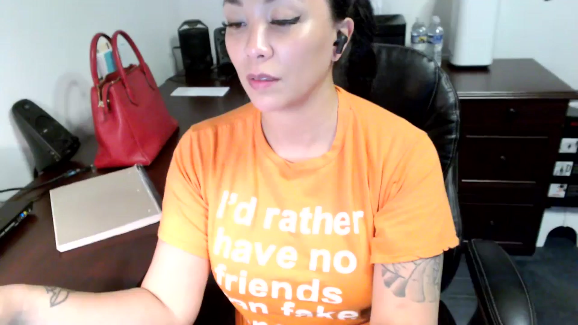 Gallery image thumbnail from MickaylaMoon's myfreecams stream on, 06/13/2024, 20:16 image 19 of 20