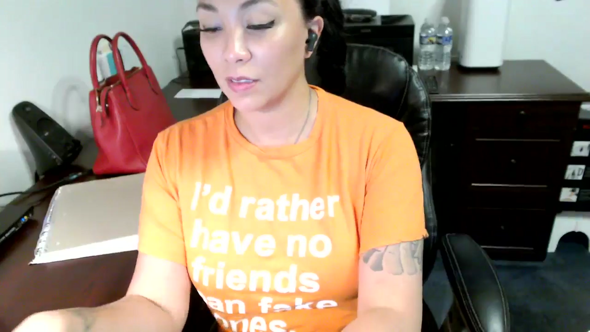 Gallery image thumbnail from MickaylaMoon's myfreecams stream on, 06/13/2024, 20:16 image 8 of 20