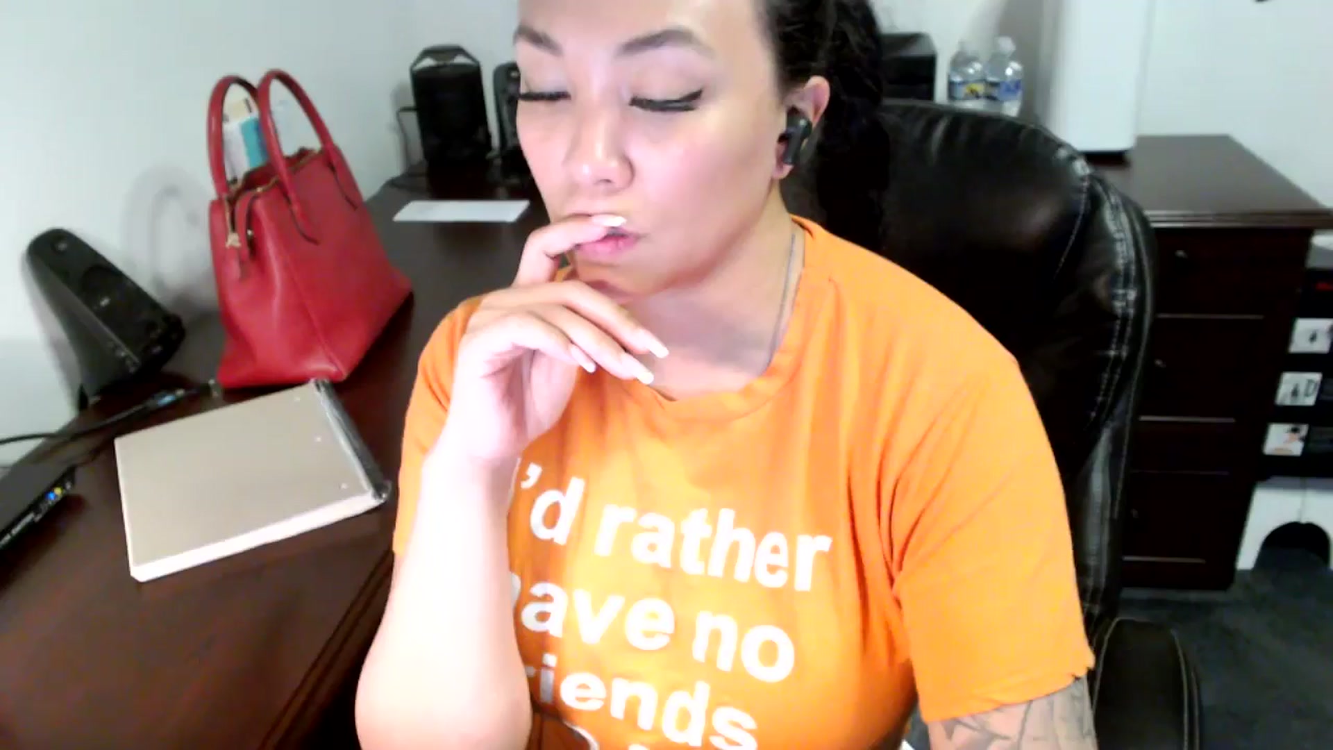 Gallery image thumbnail from MickaylaMoon's myfreecams stream on, 06/13/2024, 20:16 image 20 of 20