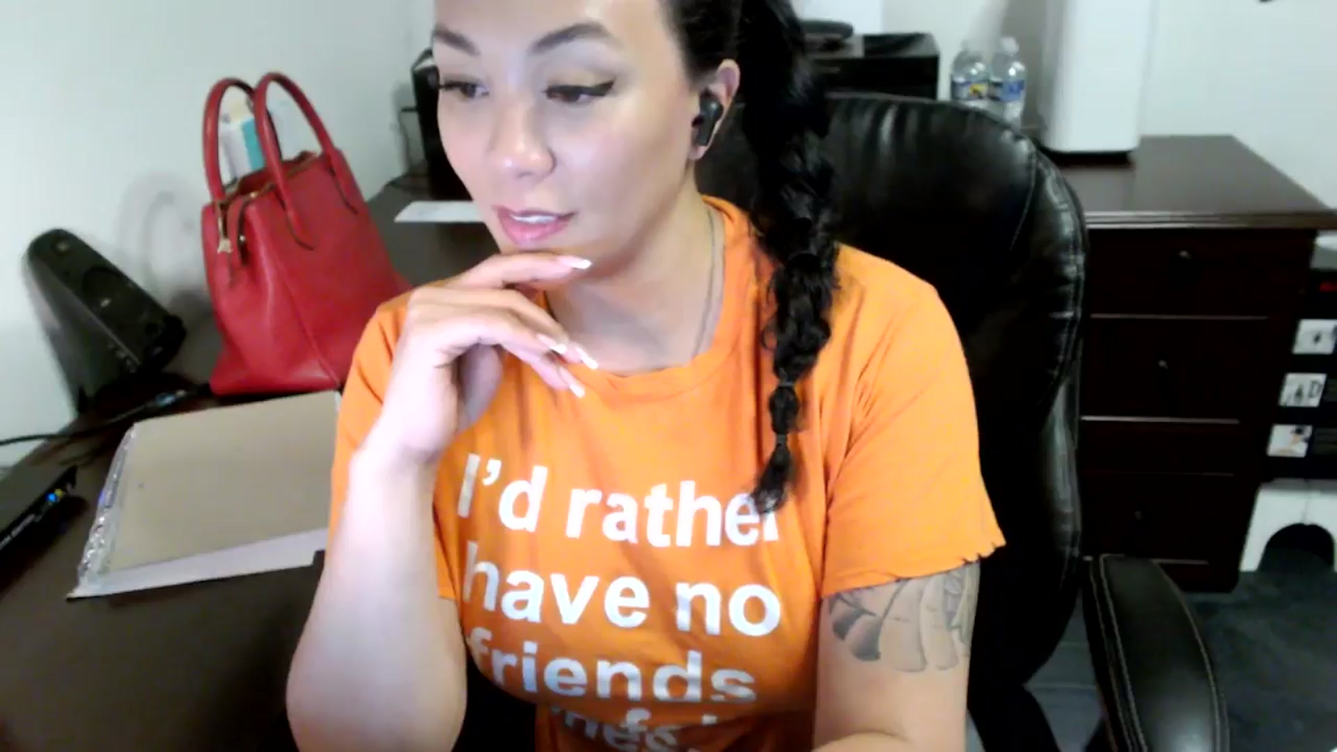 Gallery image thumbnail from MickaylaMoon's myfreecams stream on, 06/13/2024, 20:16 image 2 of 20