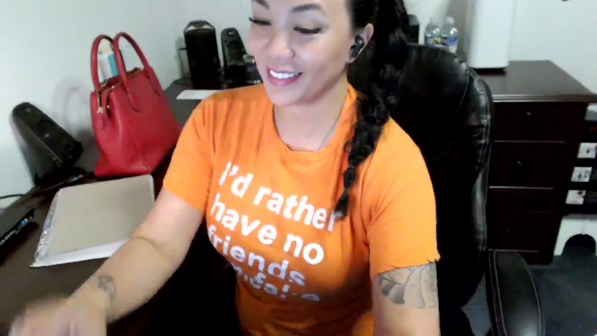 Gallery image thumbnail from MickaylaMoon's myfreecams stream on, 06/13/2024, 20:16 image 3 of 20