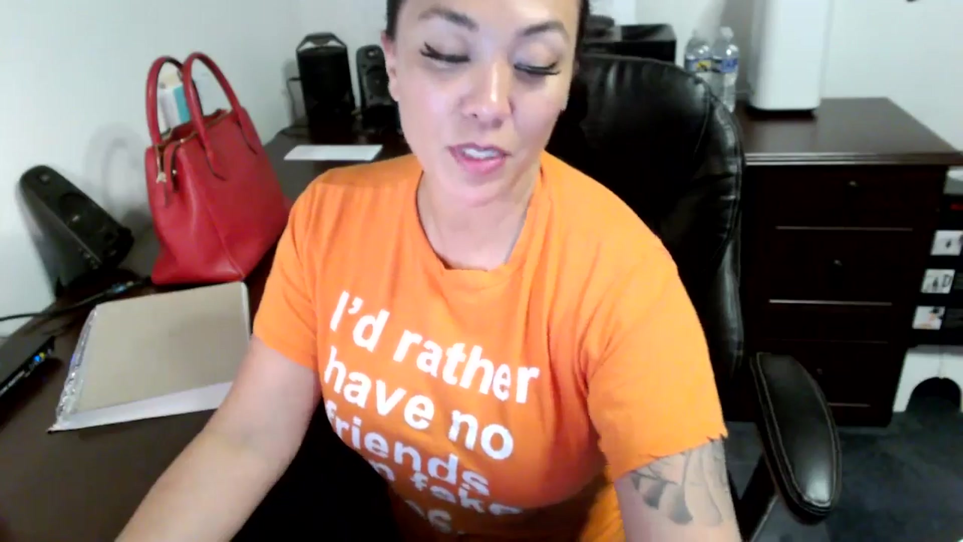 Gallery image thumbnail from MickaylaMoon's myfreecams stream on, 06/13/2024, 20:16 image 4 of 20