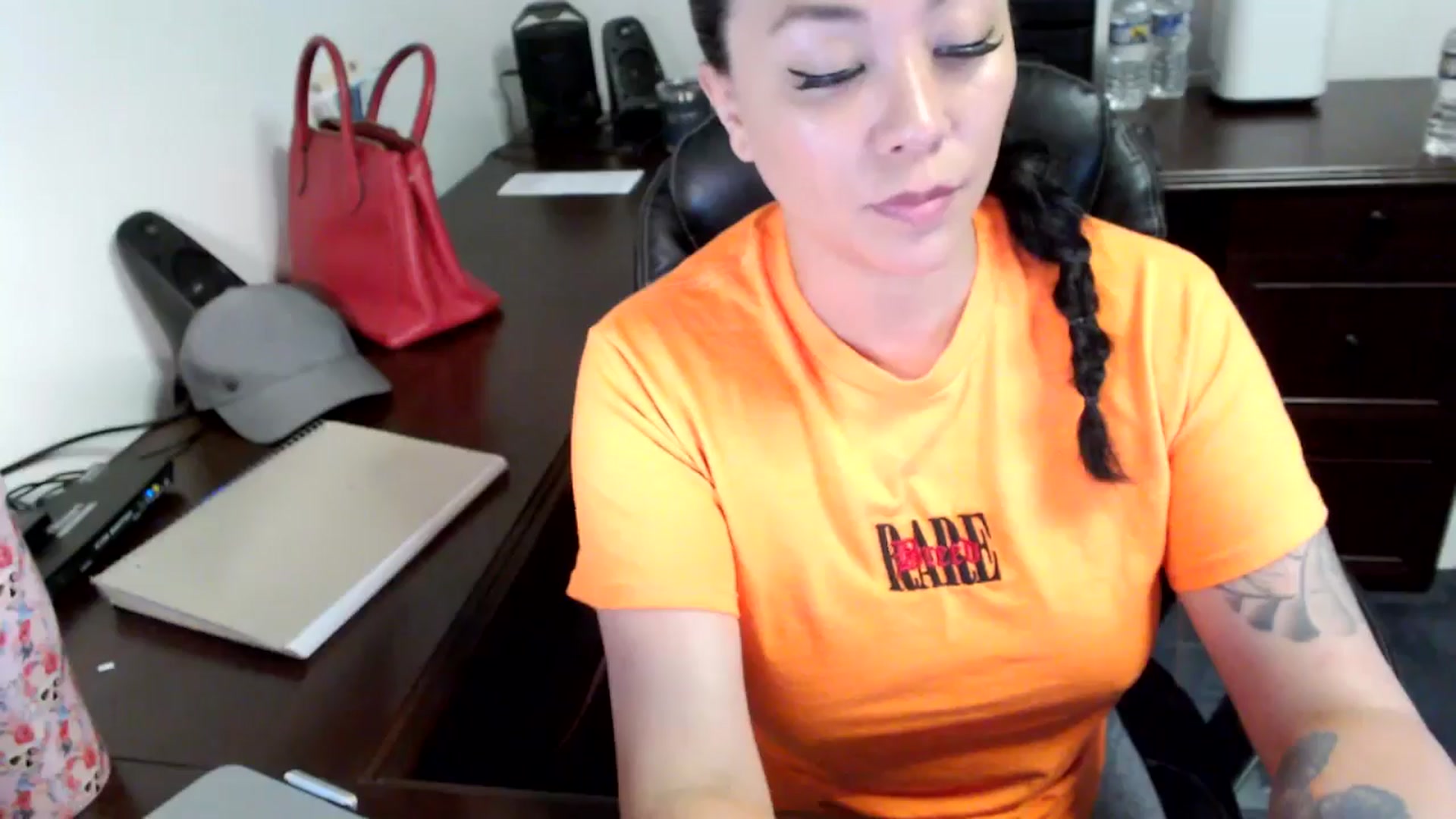 Gallery image thumbnail from MickaylaMoon's myfreecams stream on, 06/14/2024, 13:48 image 8 of 20