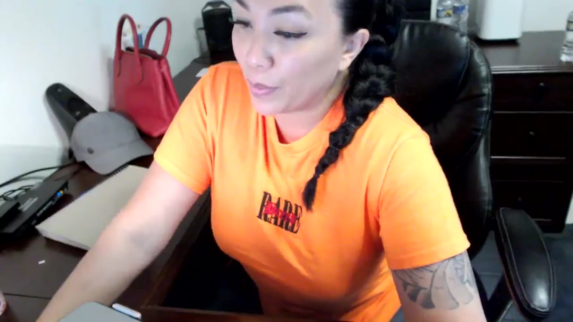 Gallery image thumbnail from MickaylaMoon's myfreecams stream on, 06/14/2024, 13:48 image 12 of 20