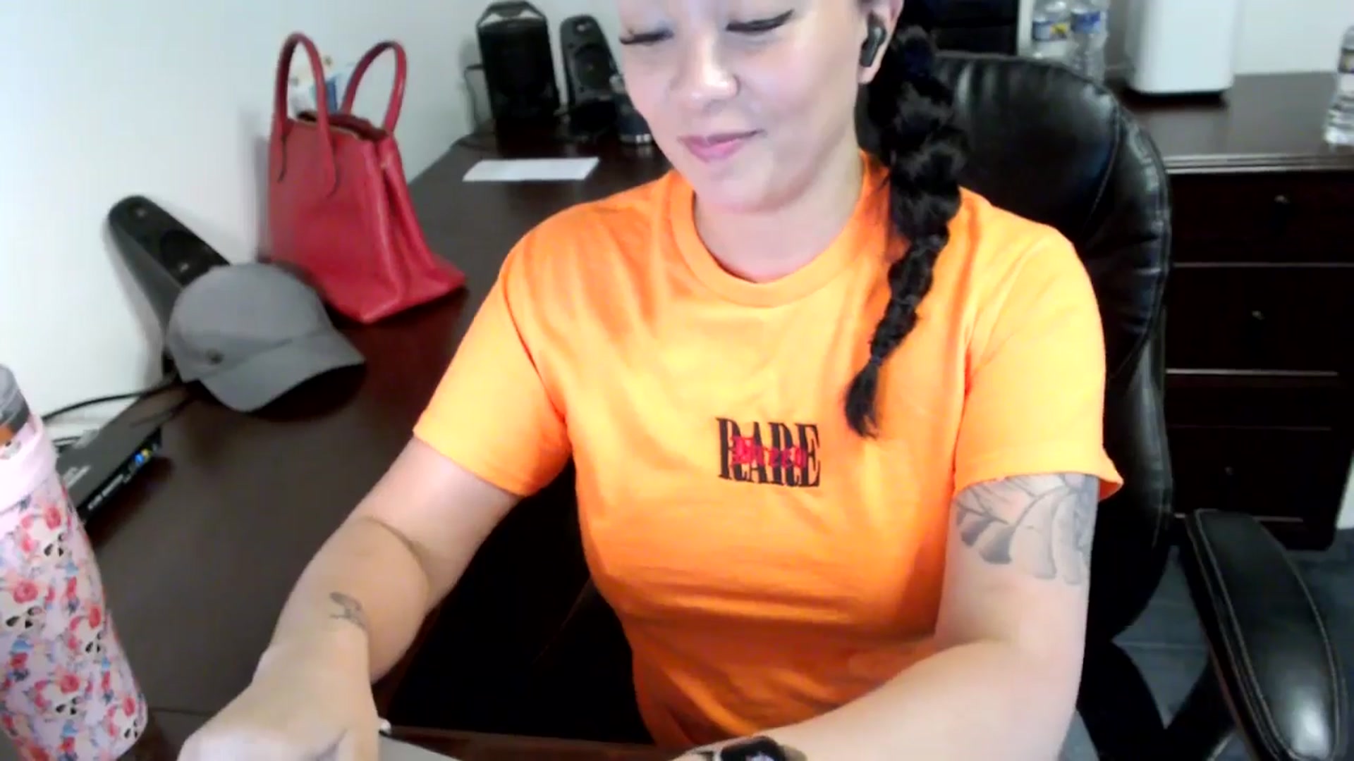 Gallery image thumbnail from MickaylaMoon's myfreecams stream on, 06/14/2024, 14:57 image 12 of 20