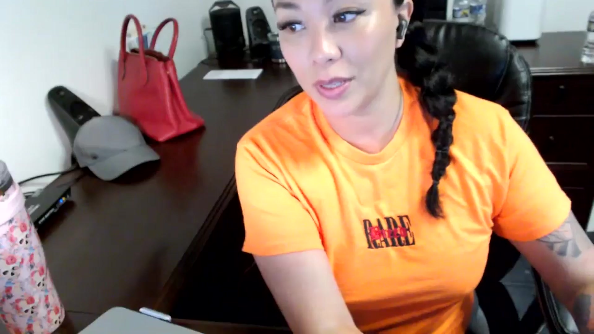 Gallery image thumbnail from MickaylaMoon's myfreecams stream on, 06/14/2024, 14:57 image 14 of 20