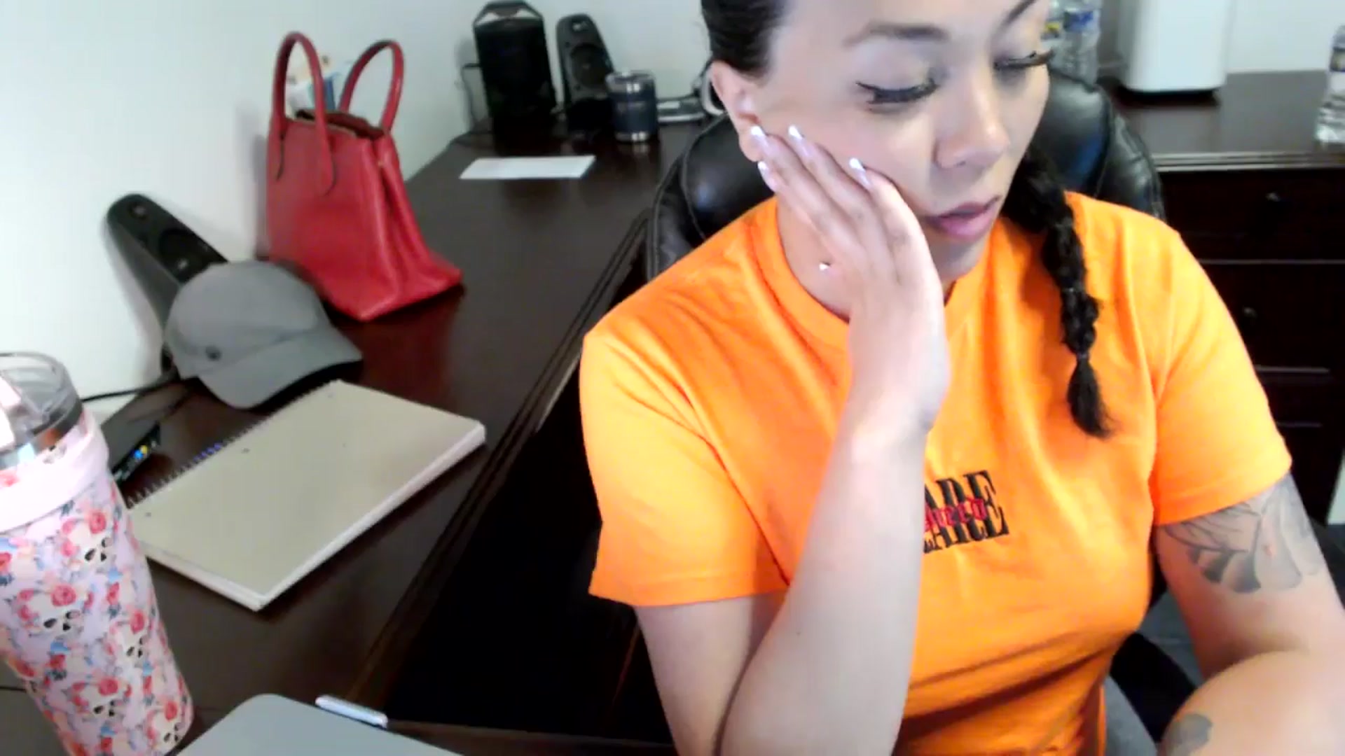 Gallery image thumbnail from MickaylaMoon's myfreecams stream on, 06/14/2024, 14:57 image 17 of 20