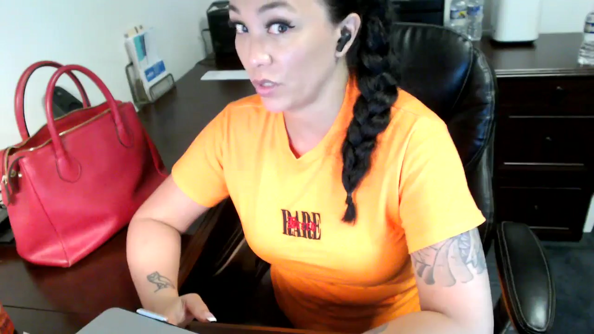 Gallery image thumbnail from MickaylaMoon's myfreecams stream on, 06/14/2024, 19:45 image 5 of 20